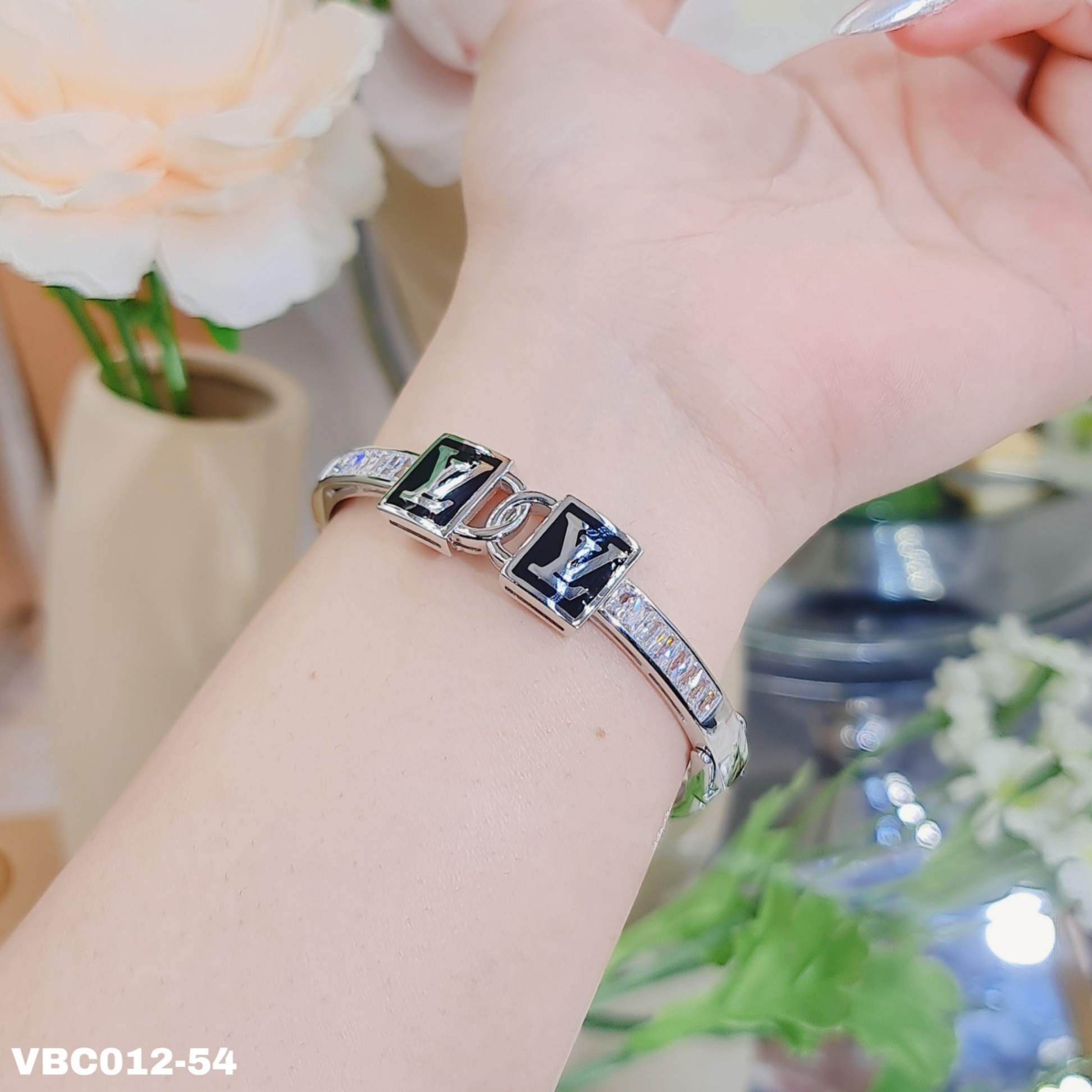 VÒNG LV