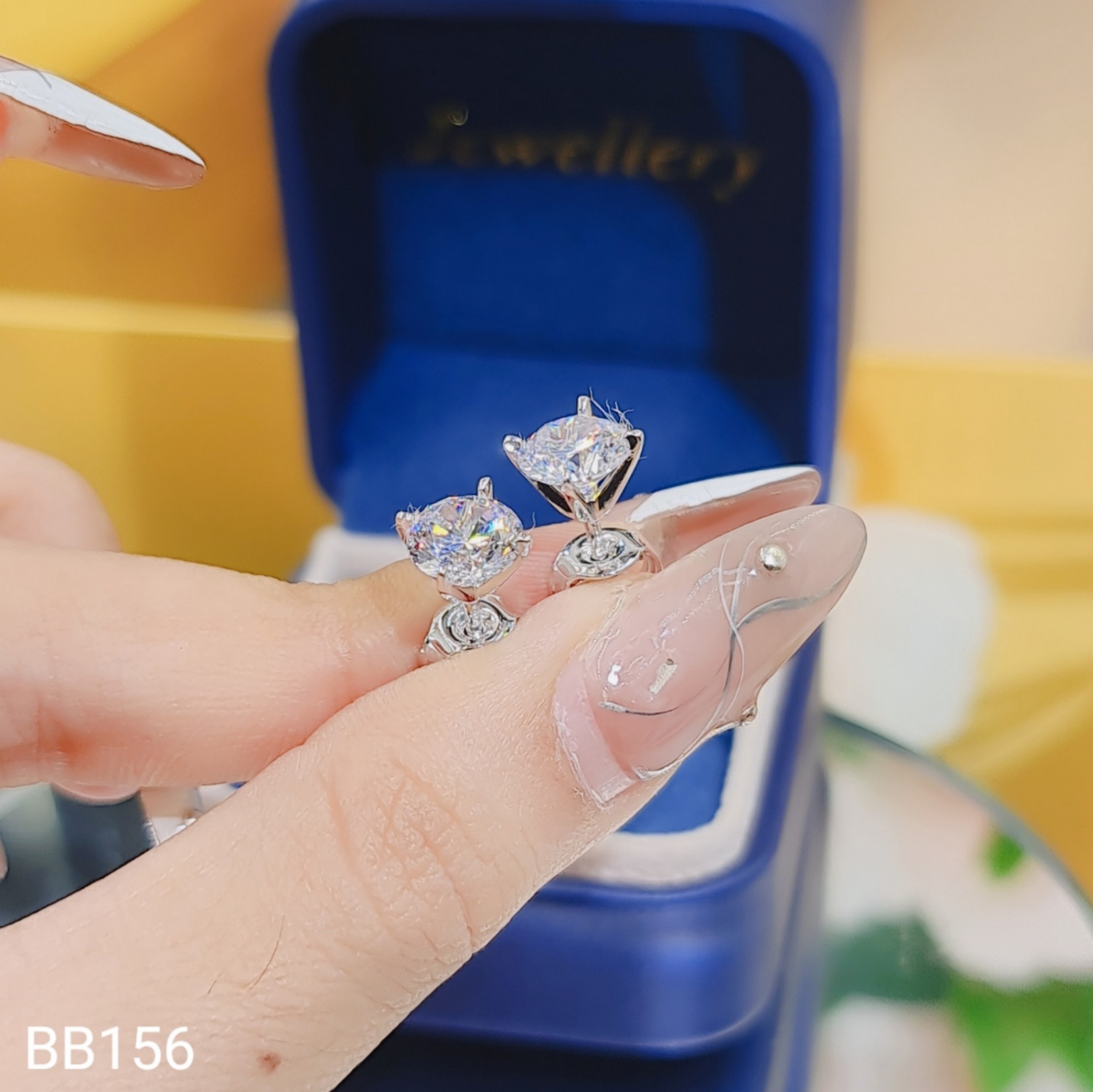 BÔNG TAI NỤ 4 CHẤU 4LI KHÓA ĐẨY