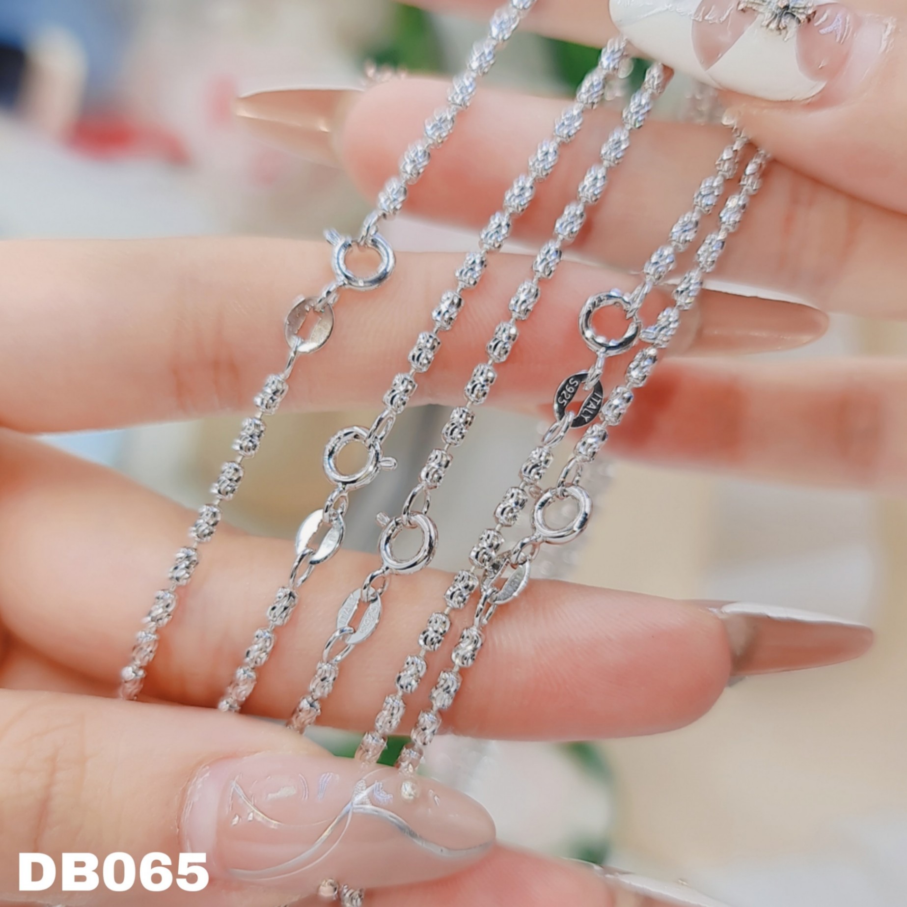 DÂY CHUYỀN BI TRỤ ĐỀU CHẠM KHẮC 1LI8