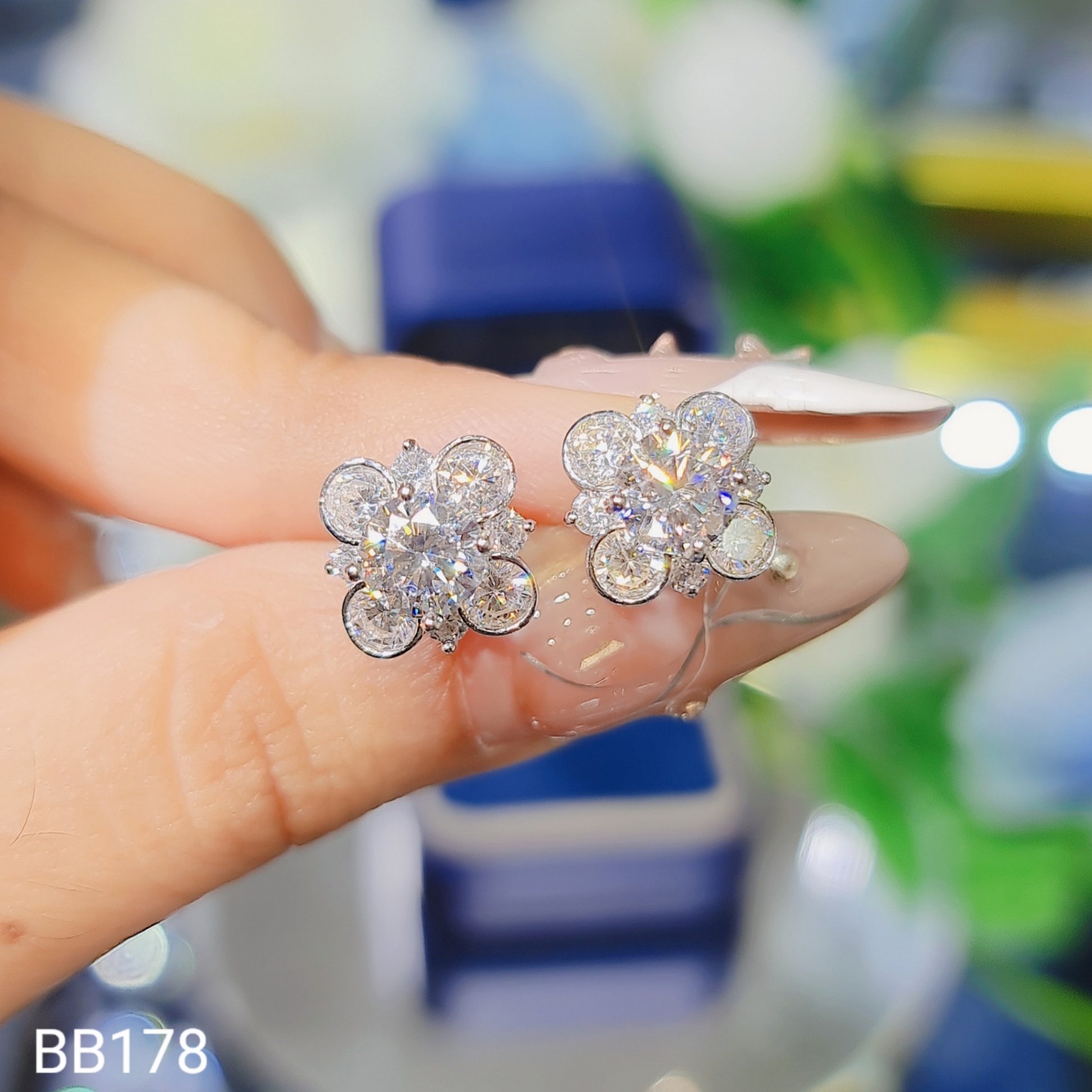 BÔNG TAI VUÔNG 4 CÁNH CHỦ 6LI