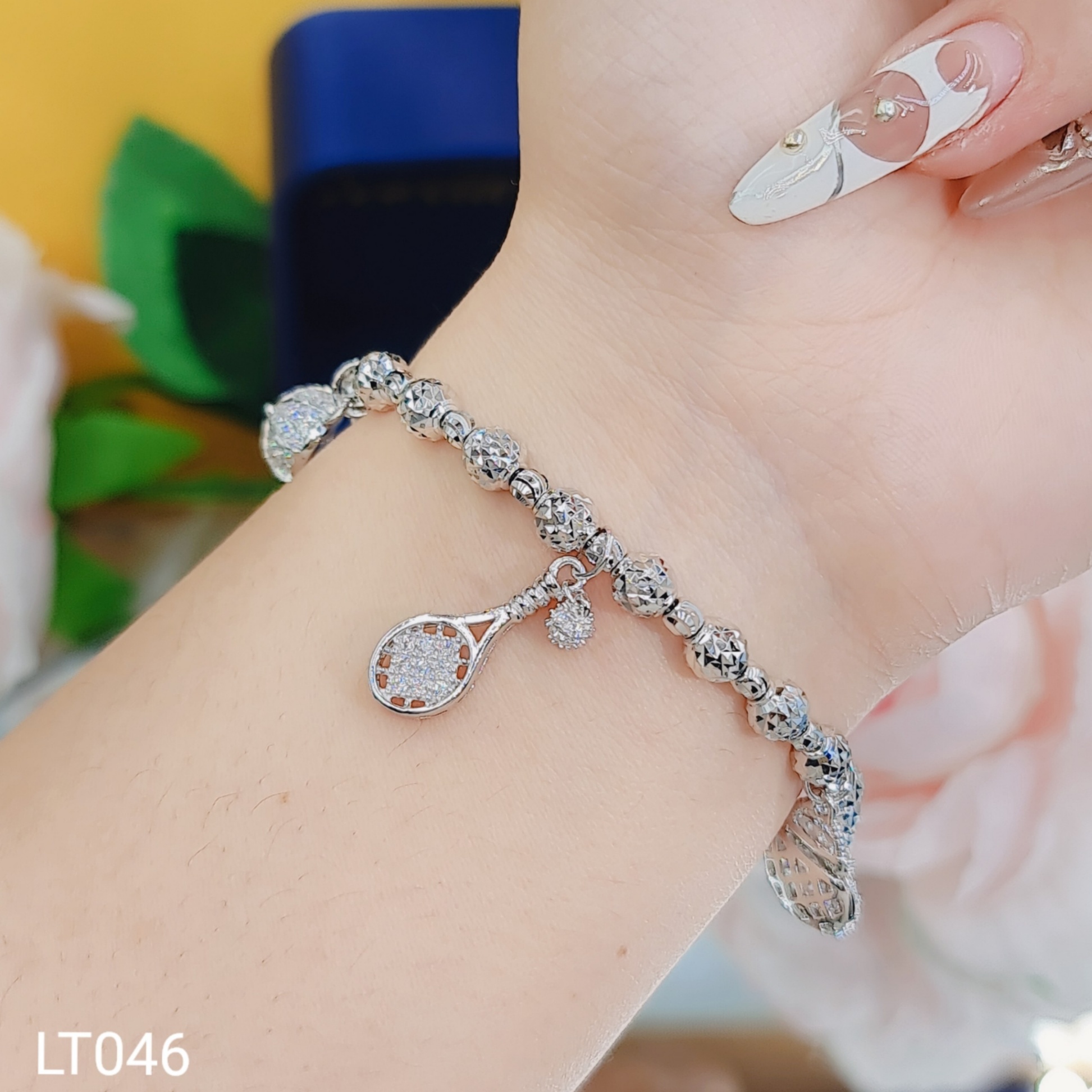 LẮC TAY BI VỢT