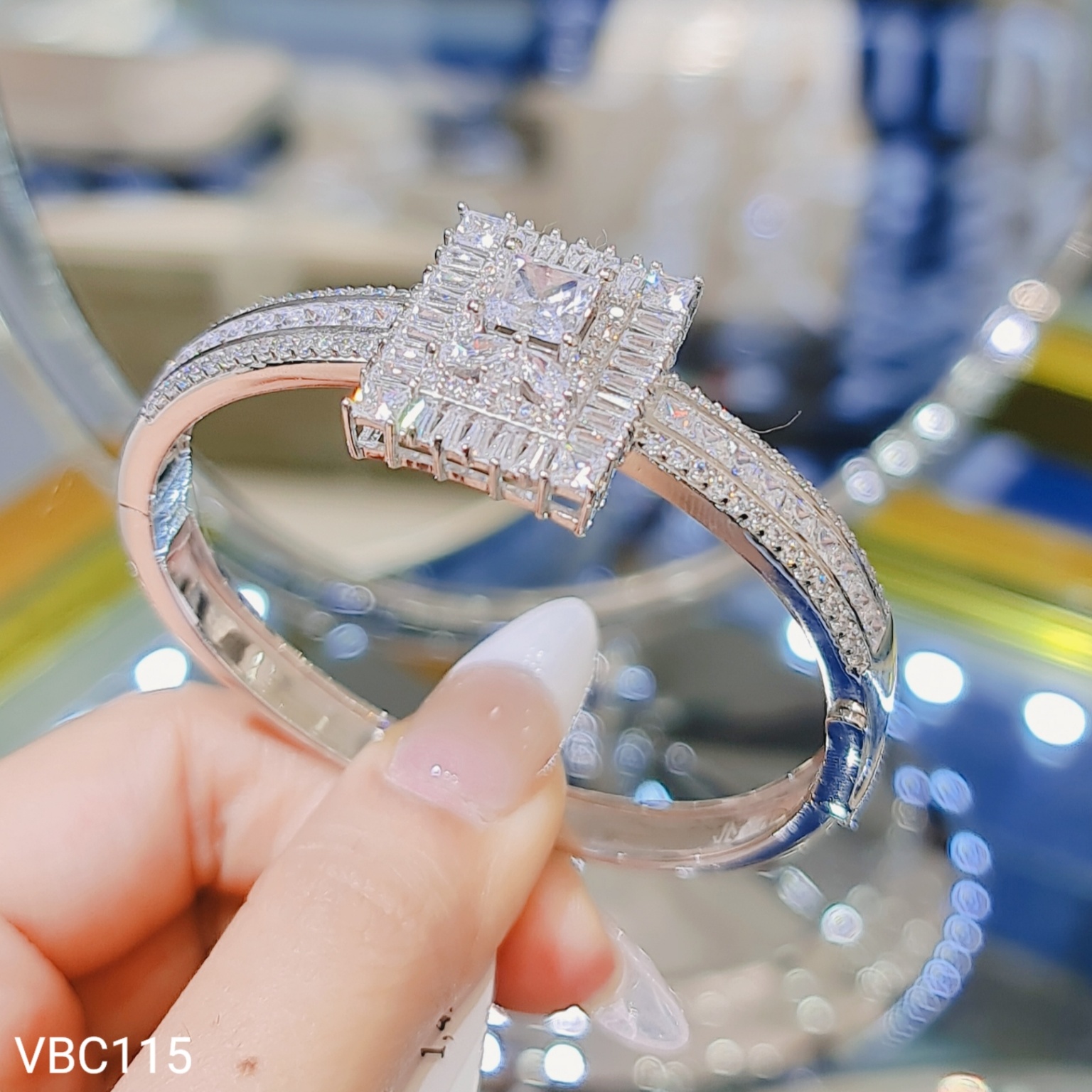 VÒNG TAY MẶT CHỮ NHẬT FULL ĐÁ NỬA BÊN CHỦ 6LI