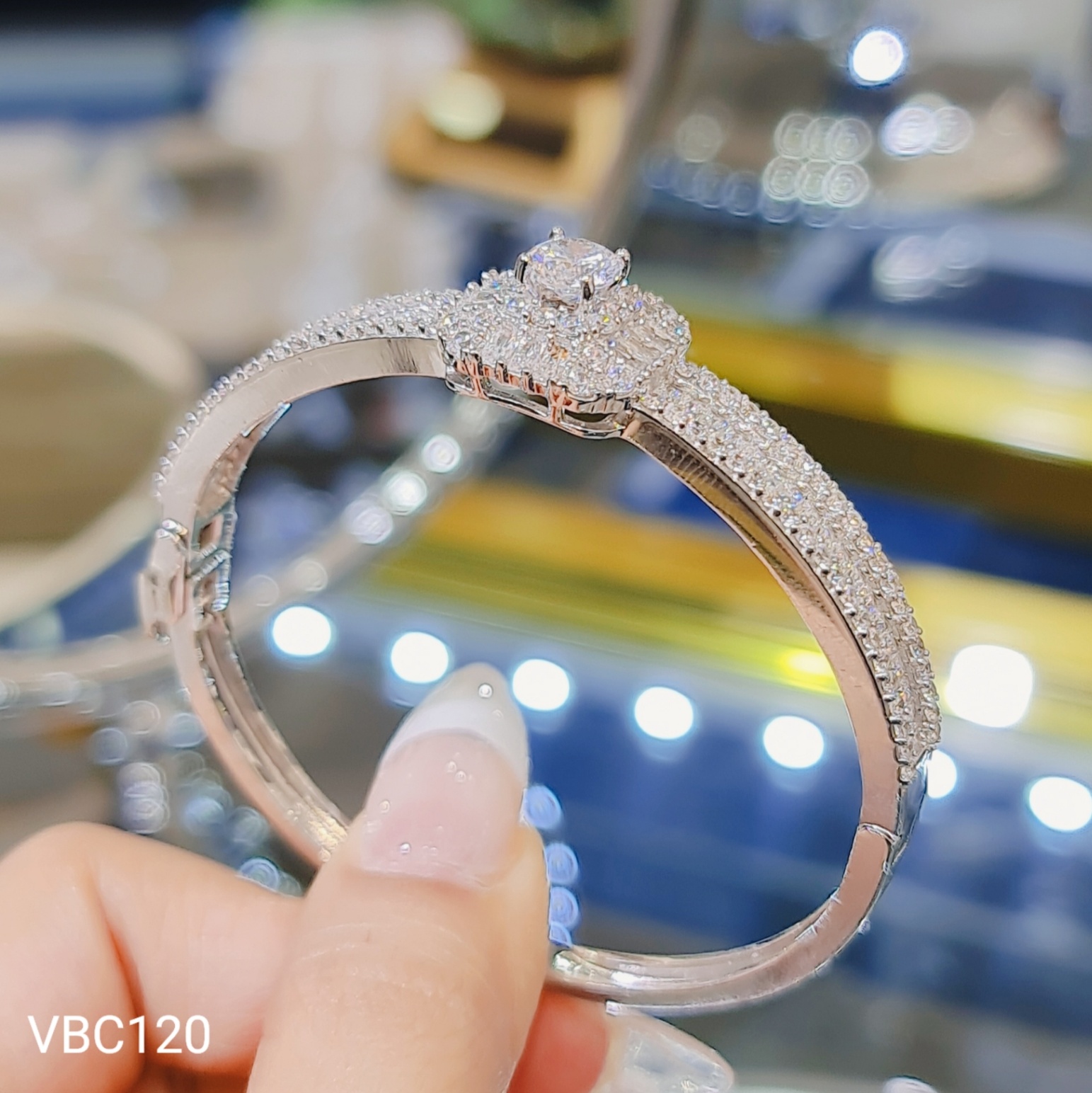 VÒNG TAY MẶT VUÔNG FUL ĐÁ NỬA BÊN CHỦ 6LI
