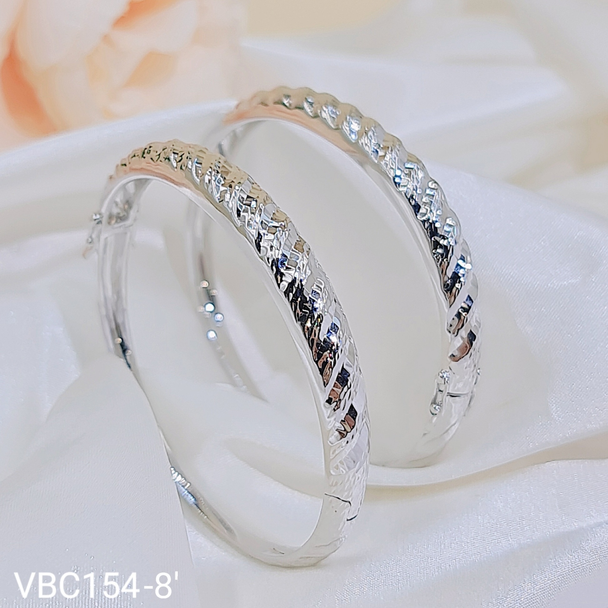 VÒNG TAY MO CẮT MÁY 8LI