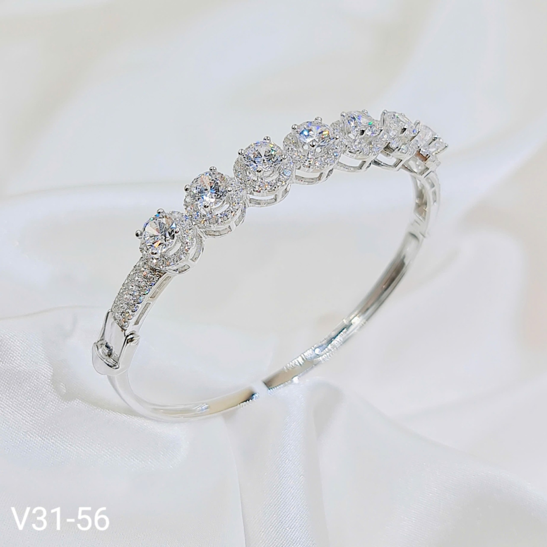 VÒNG TAY 7 HỘT CHỦ 6LI