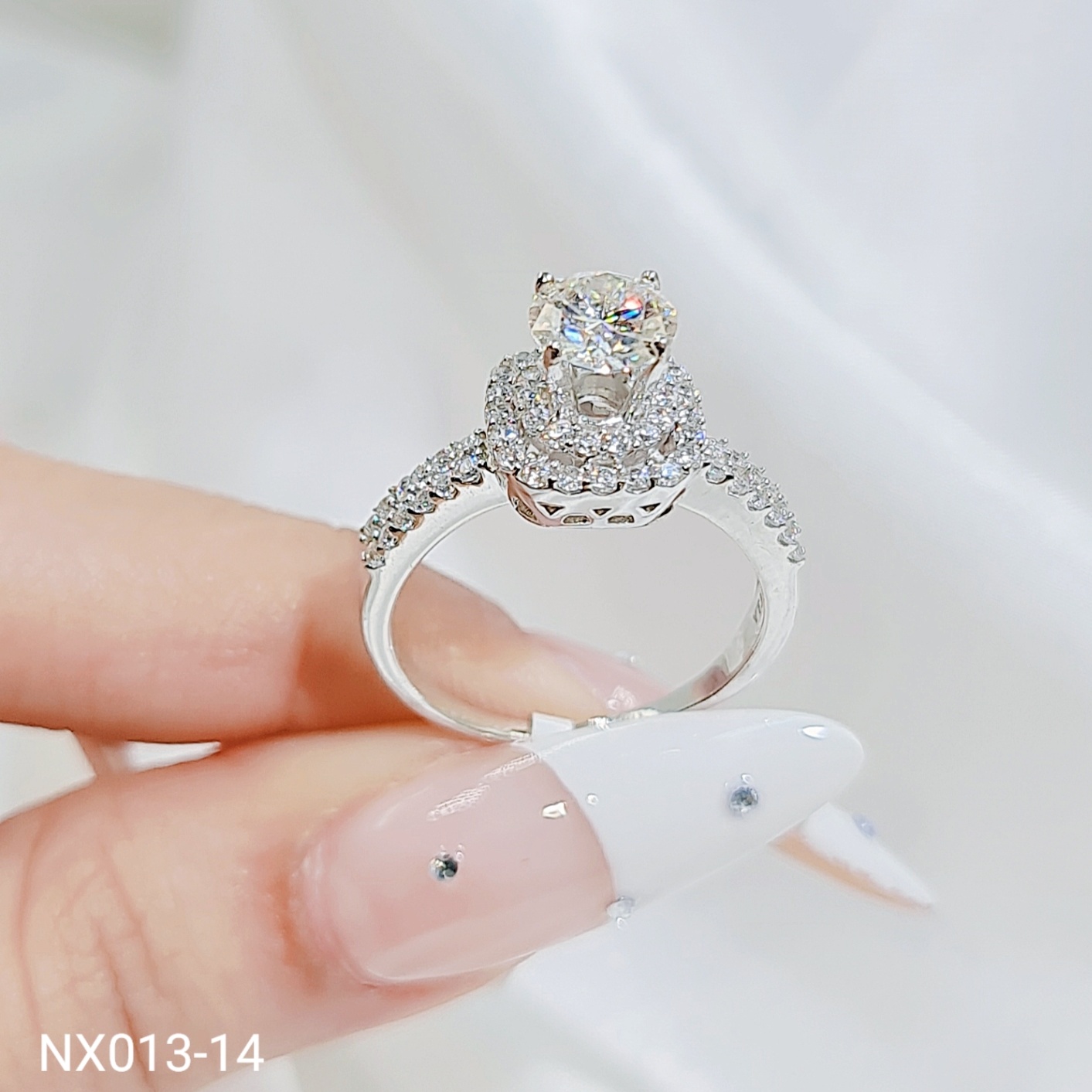 NHẪN HALO VUÔNG CHỦ MOIS KCT