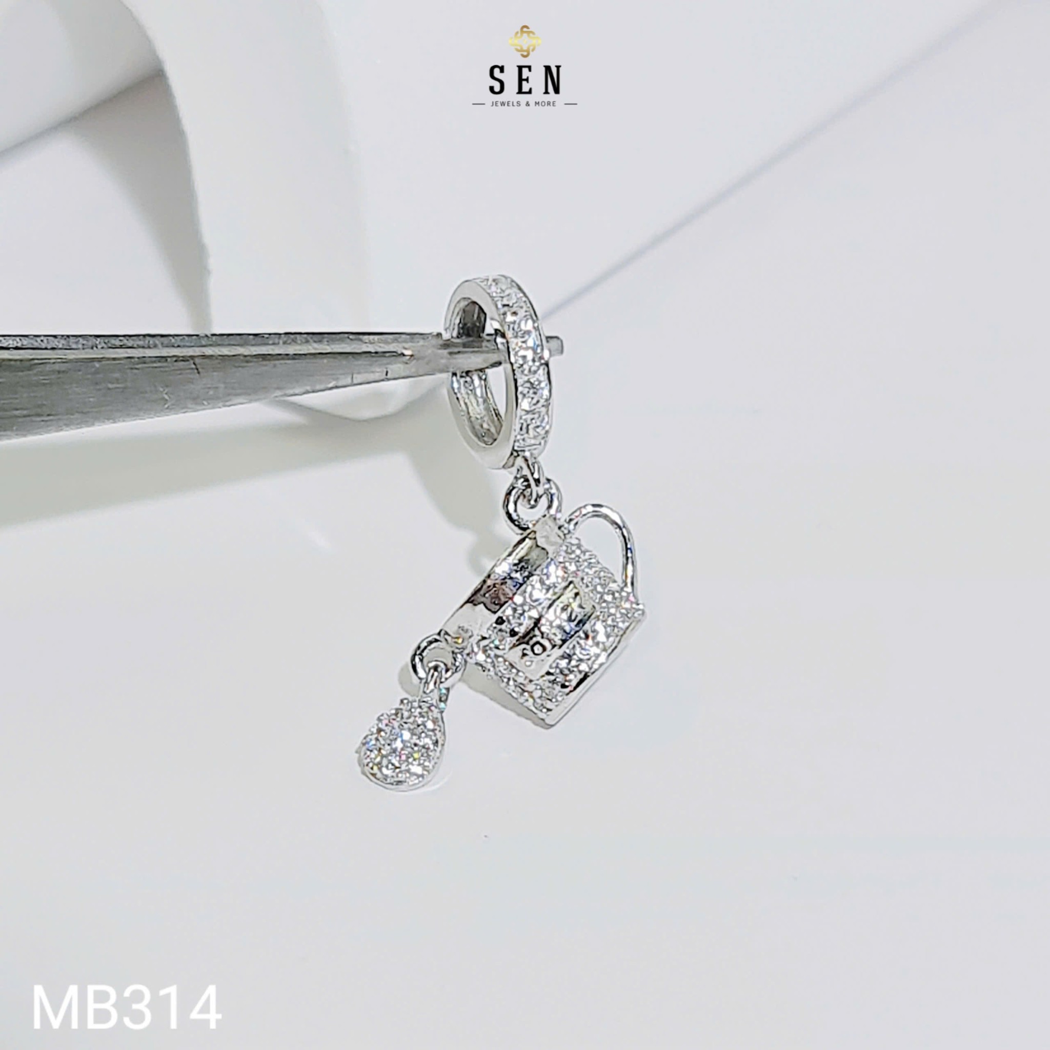 MẶT CHARM LY