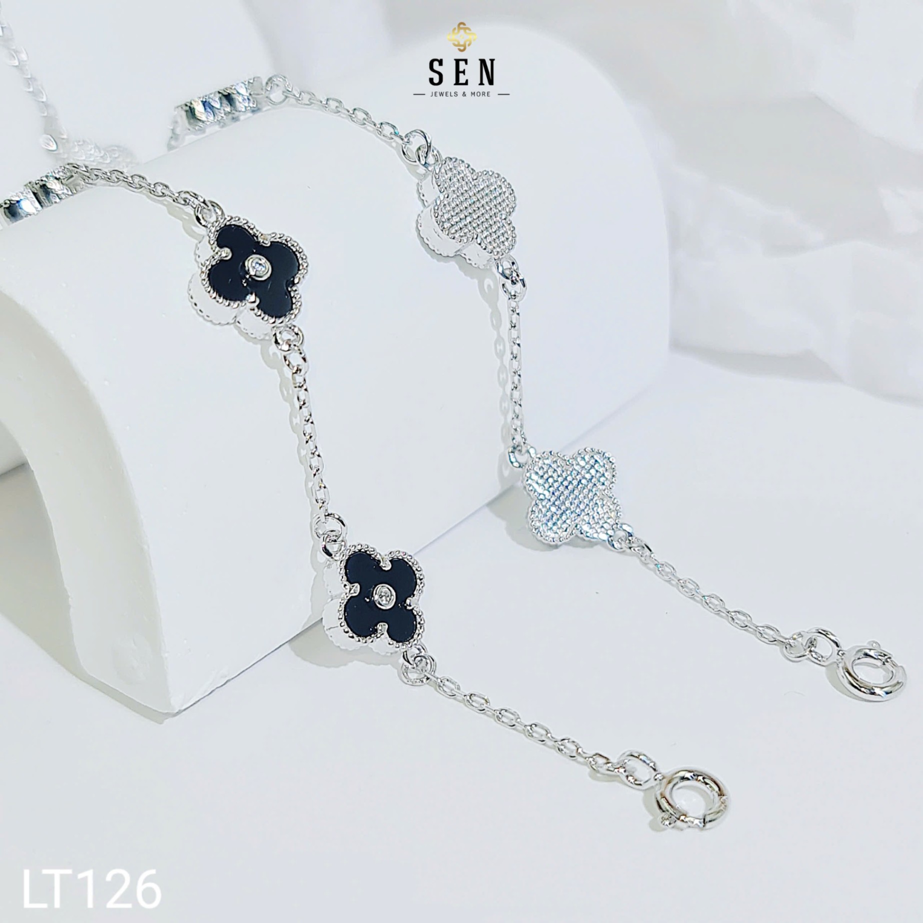 LẮC TAY 4 LÁ ĐEN 2 MẶT