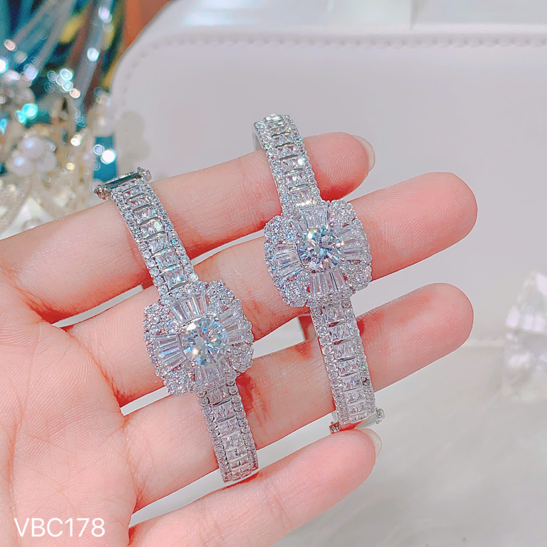 VÒNG TAY ĐAI TẤM BARGET ĐẾ VUÔNG CHỦ 7LI2