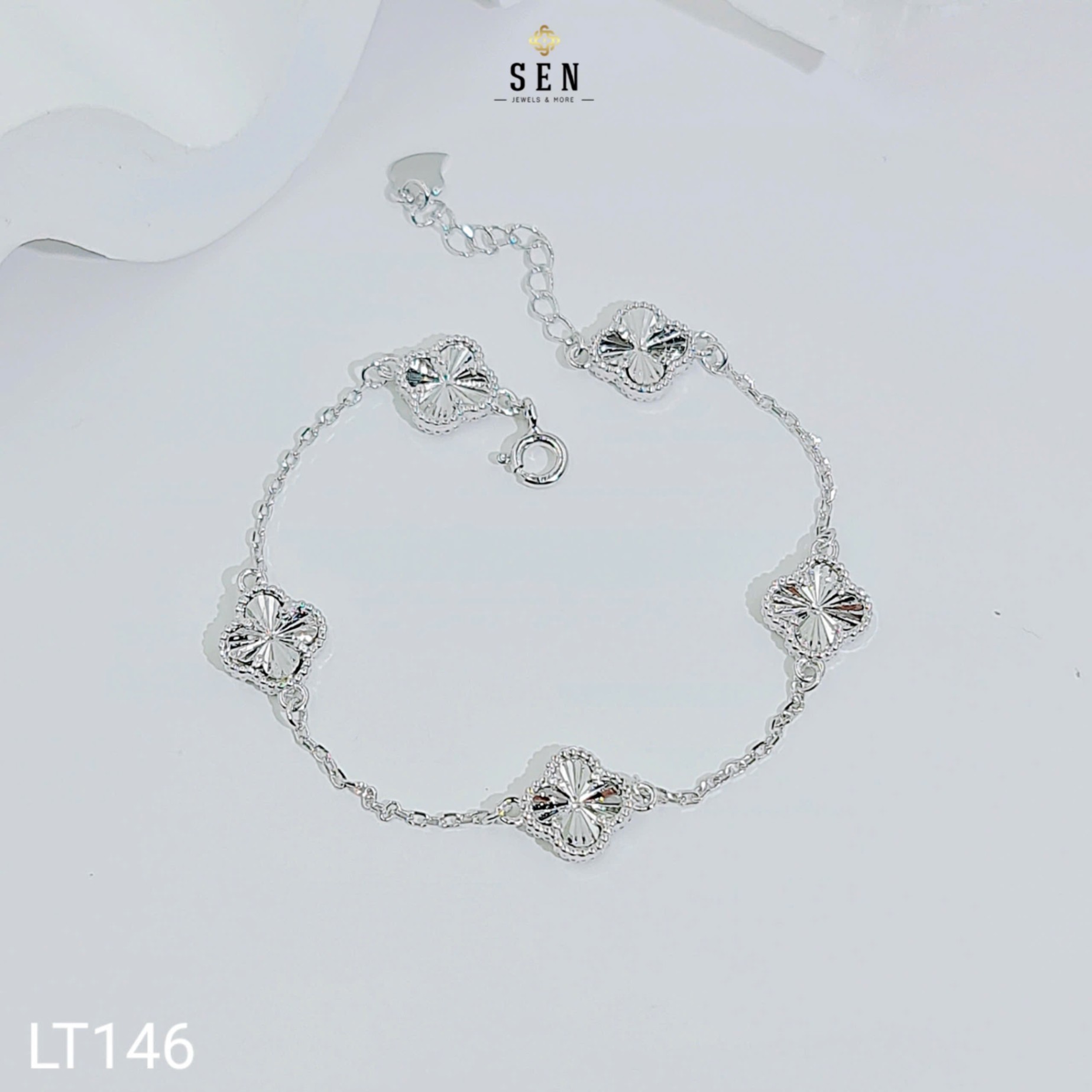 LẮC TAY 4 LÁ CẮT MÁY