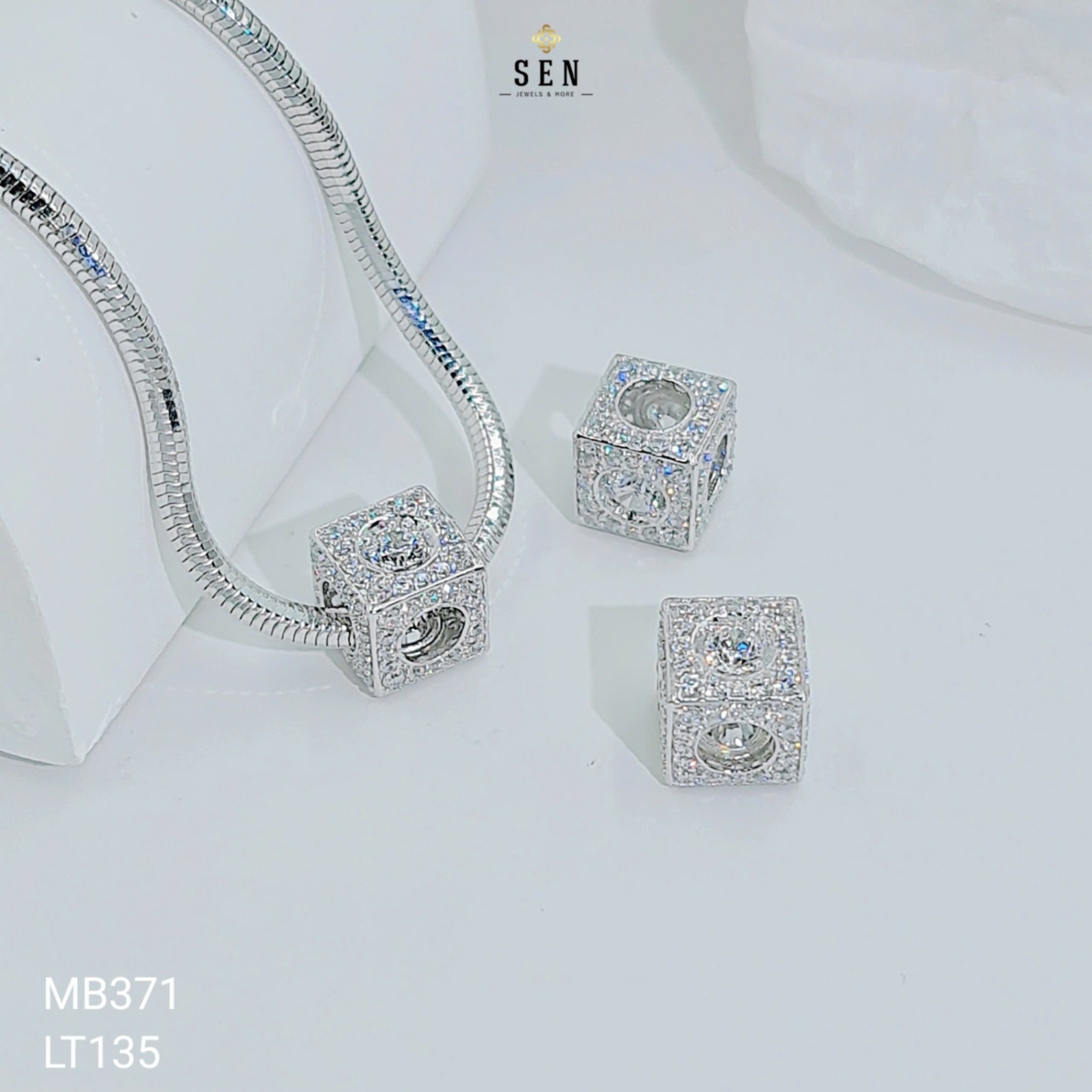 MẶT CHARM XÍ NGẦU