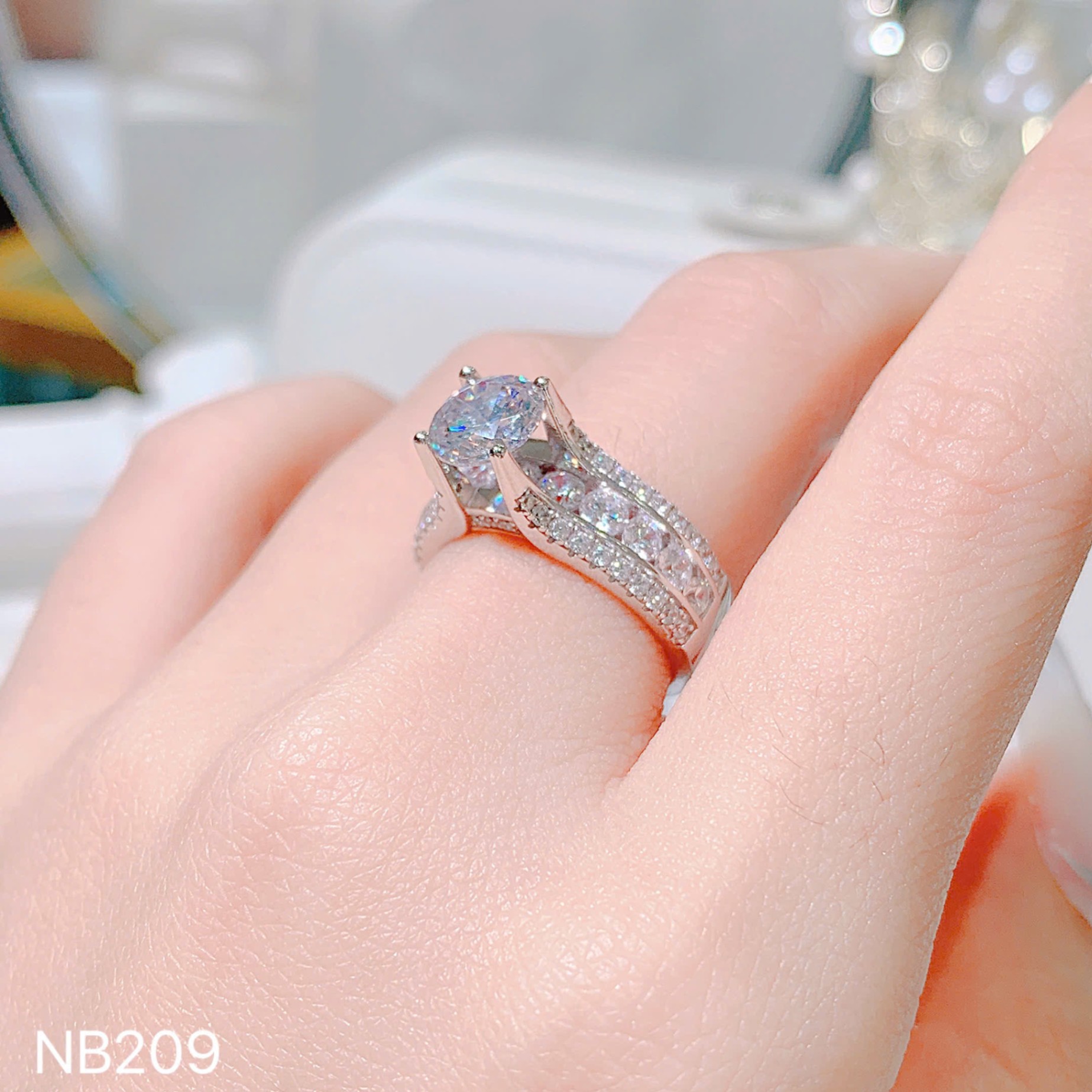 NHẪN ĐƯỜNG RAY FULL ĐÁ CHỦ 7LI