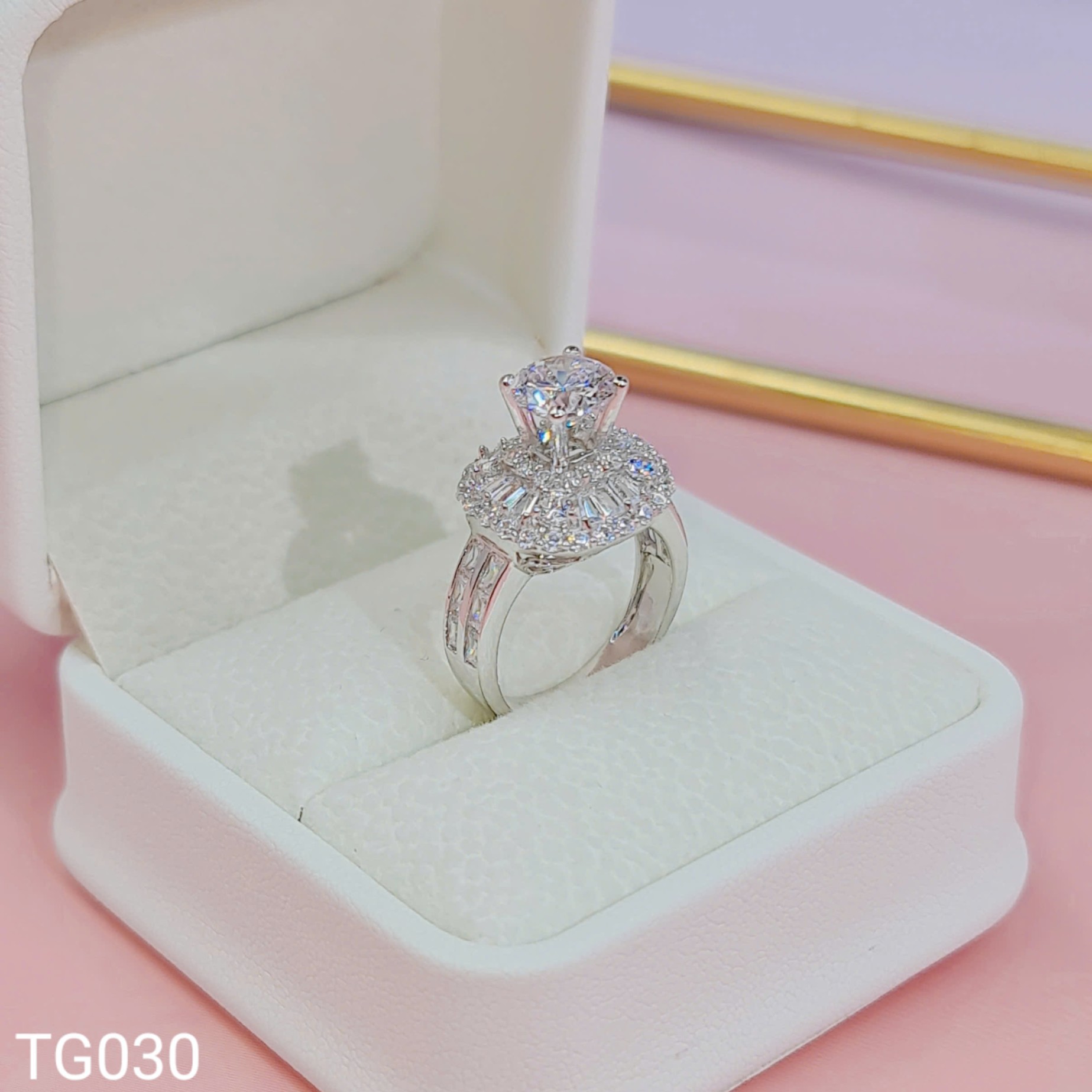 NHẪN VUÔNG CHỦ 7LI2..