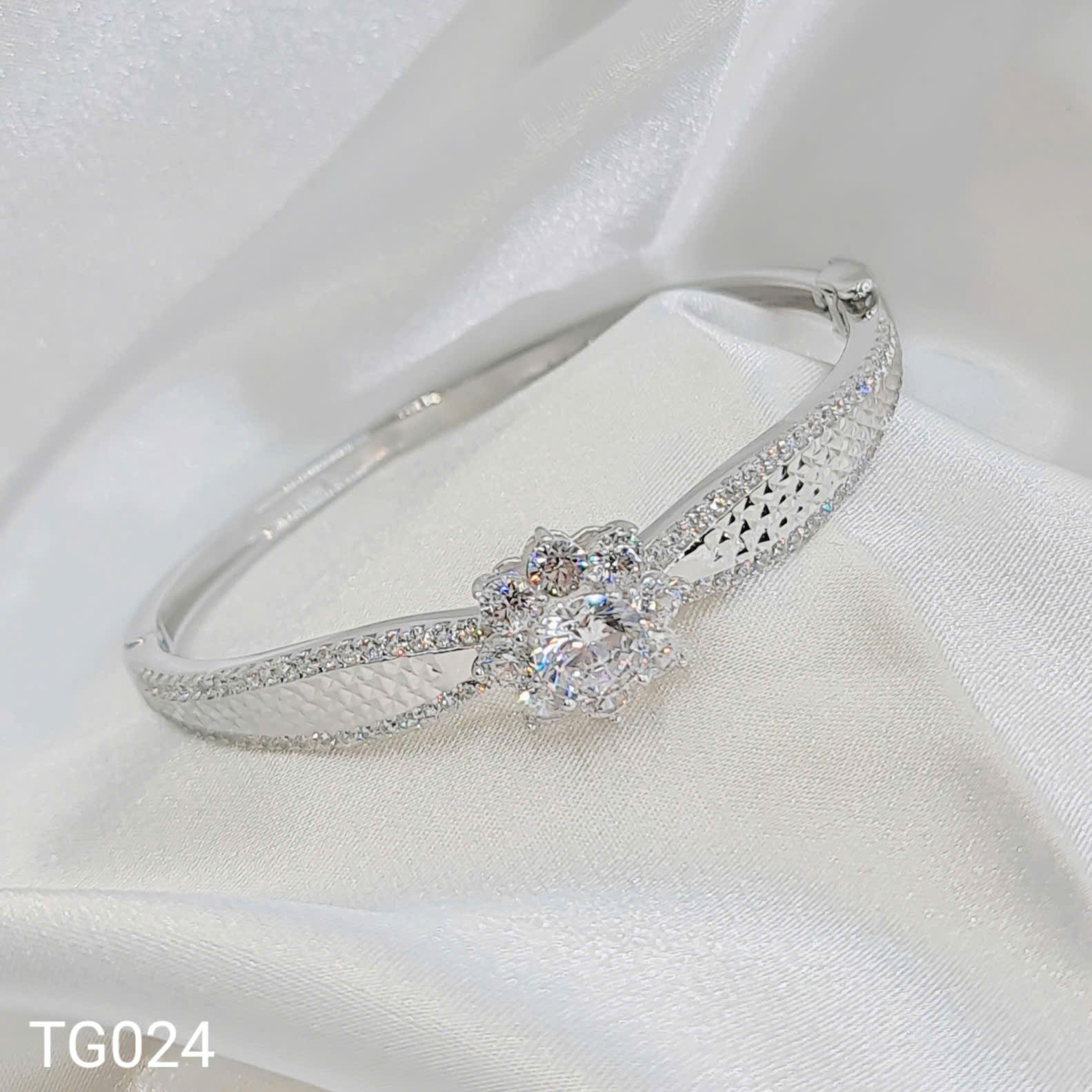 VÒNG TAY HOA TUYẾT NI 50 CHỦ 7LI