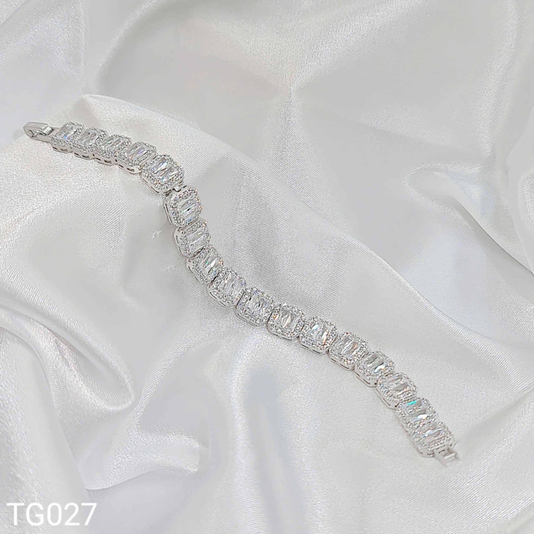 LẮC TAY EMERALD BẢN8LI