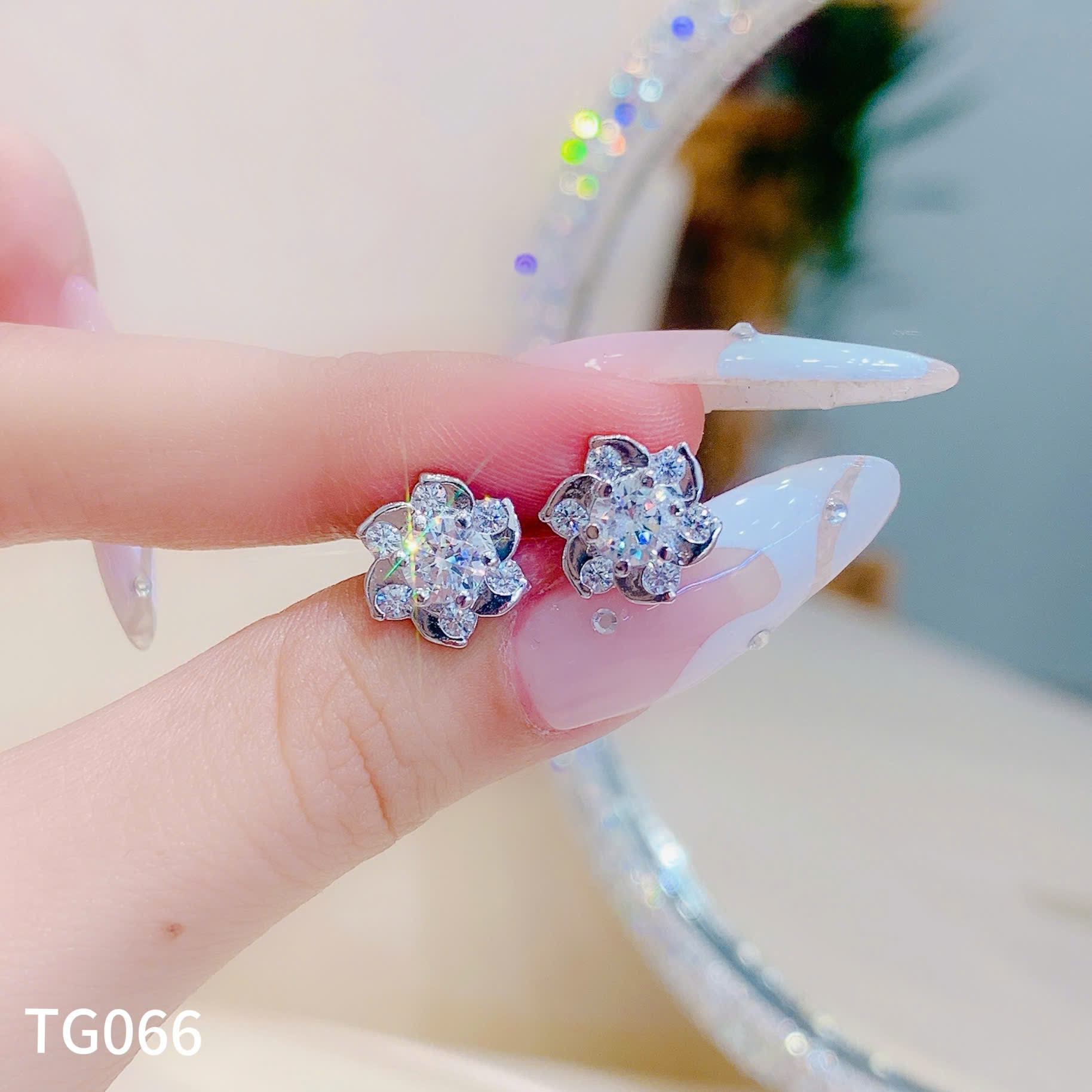 BÔNG TAI XOÁY LỚN KHÓA VẶN CHỦ 5LI4