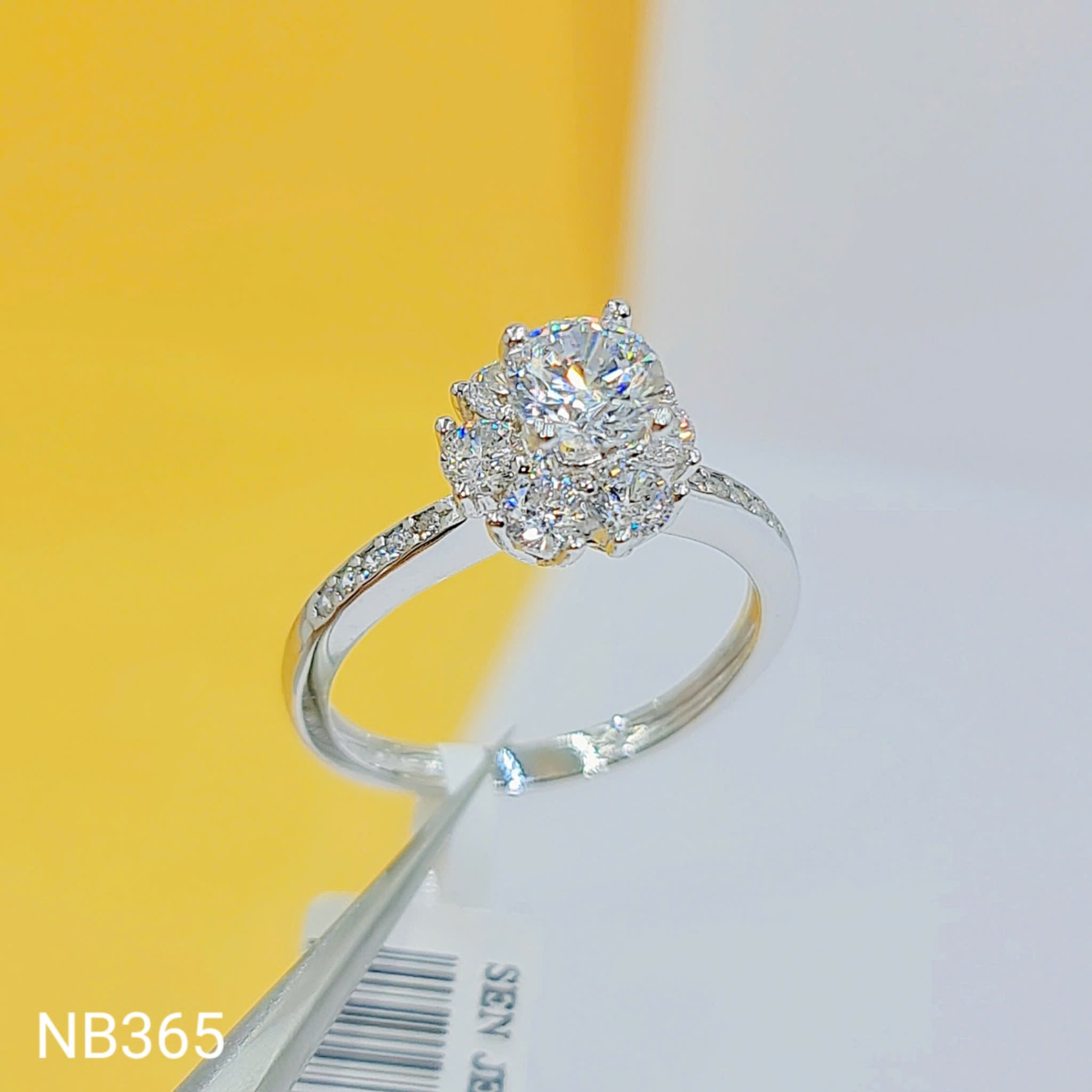 NHẪN ĐAI TẤM ĐẾ HOA CHỦ 5LI5