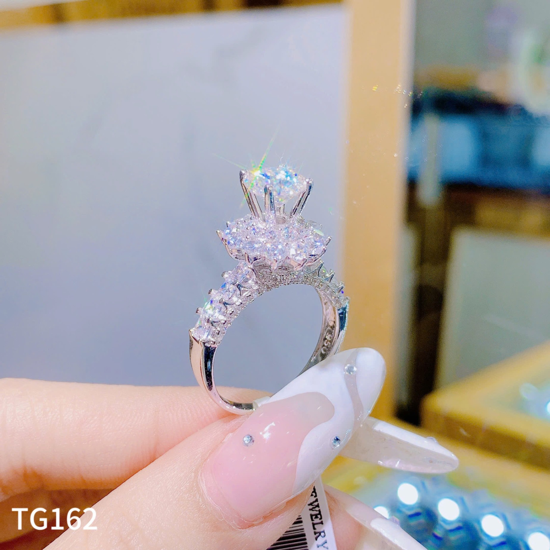 TG162- 15 (7'5) NHẪN NỮ HOÀNG HOA CHỦ MOIS 7LI5