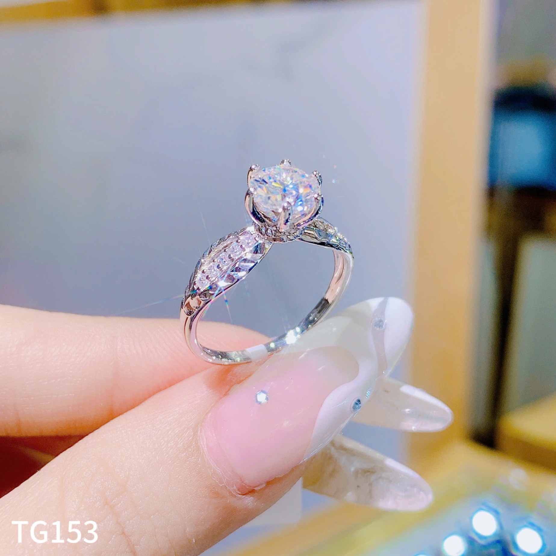 TG153- 12 ( 7 li cz) NHẪN 1 HỘT 6 CHẤU ĐAI CẮT MÁY