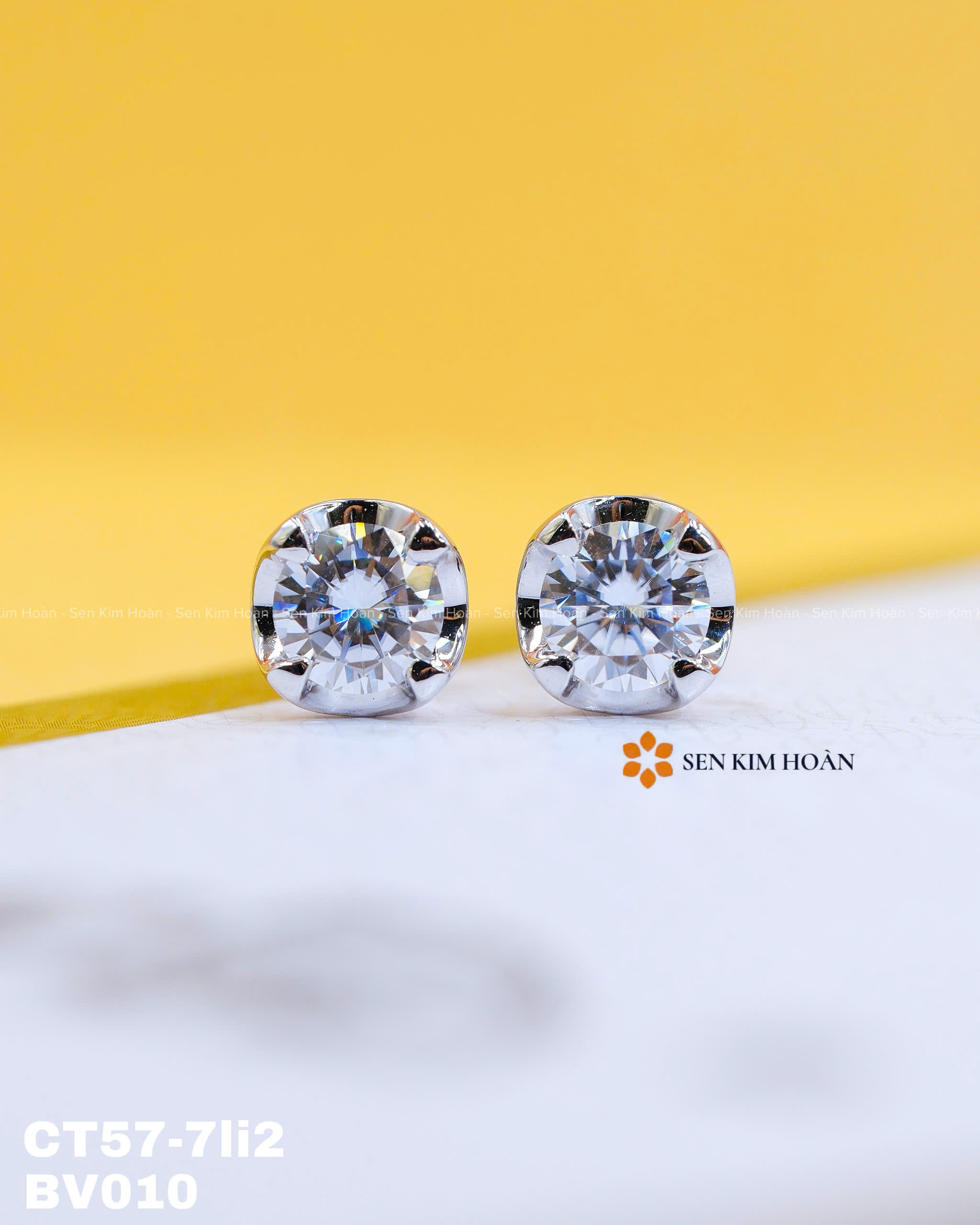 Bông vàng 18k chủ Moissannite 7li2 CCT (thiết kế) - SKH BV010-7li2