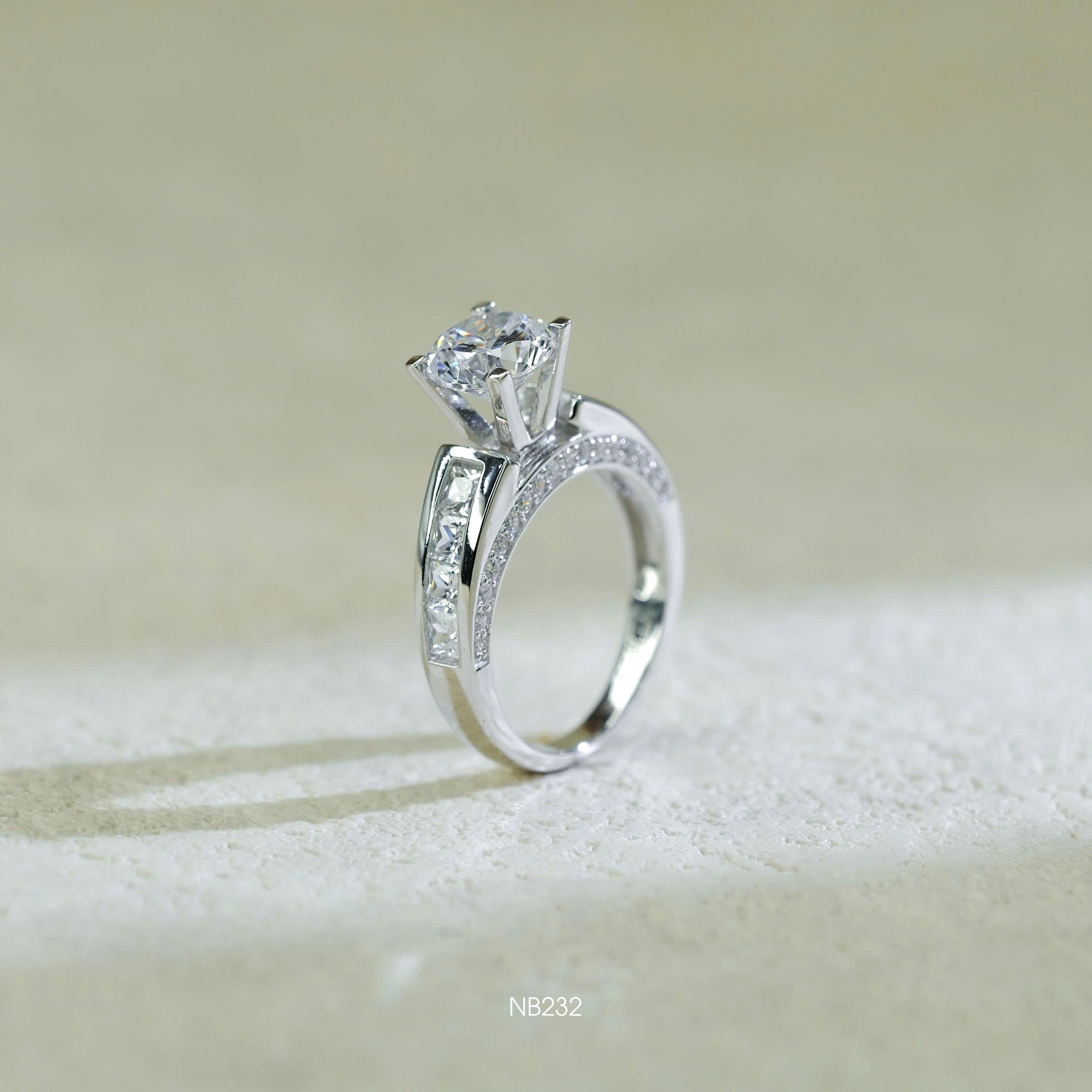 Nhẫn bạc đá CZ chủ 7li - SKH NB232