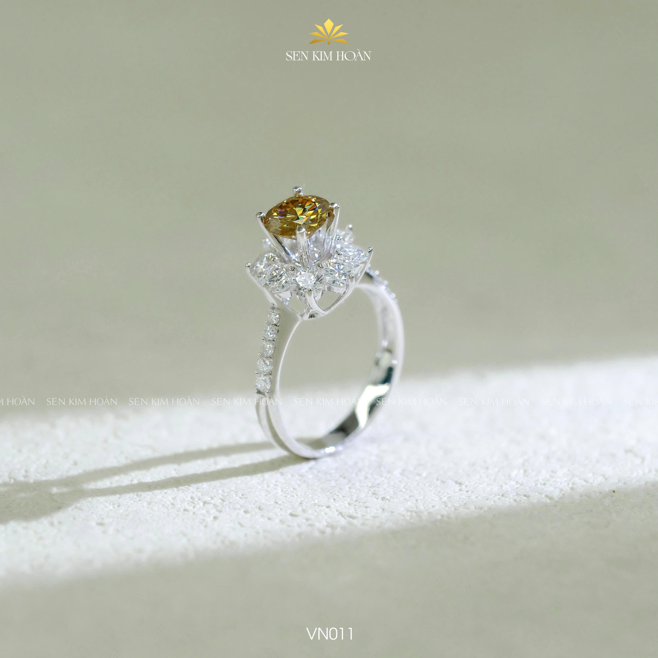 Nhẫn bạc chủ Moissanite 7li2 trà CCT - SKH VN011.TRÀ72