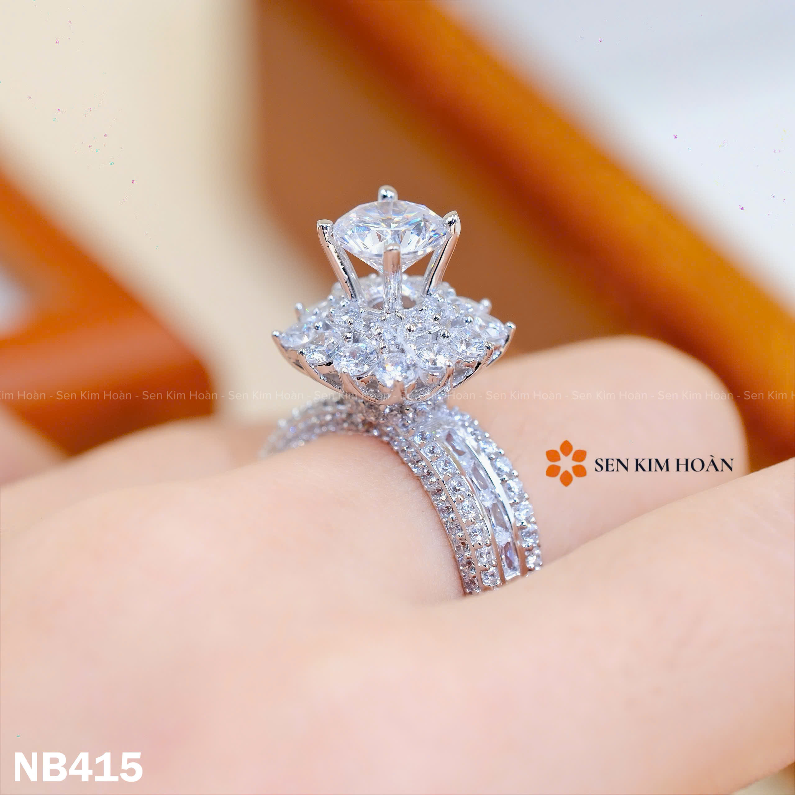 NHẪN NỮ HOÀNG VUÔNG CHỦ 7LI5