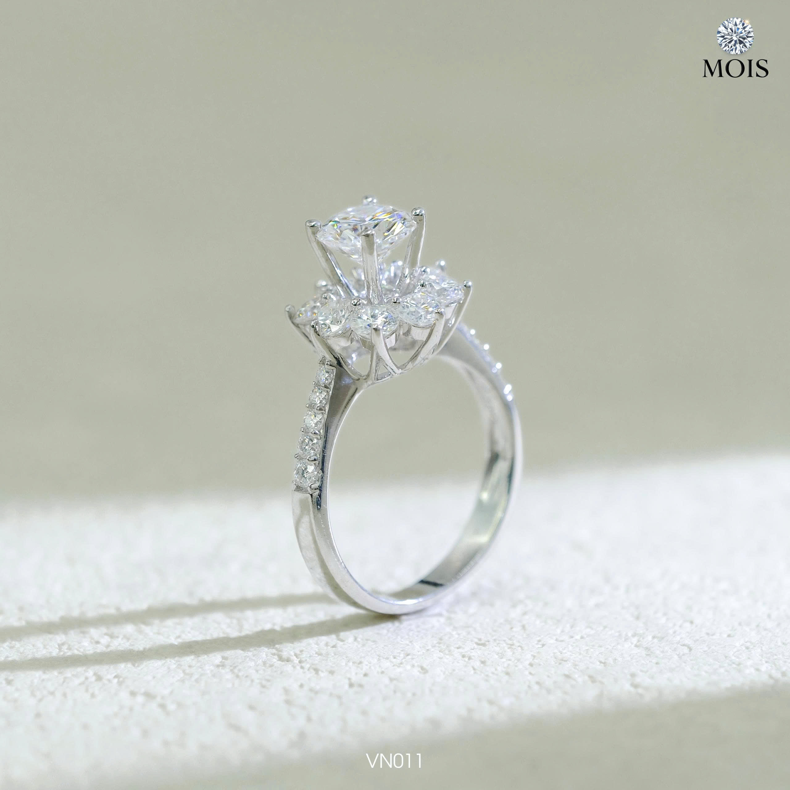 Nhẫn bạc chủ Moissanite 7li2 CCT - SKH VN011.TRẮNG72