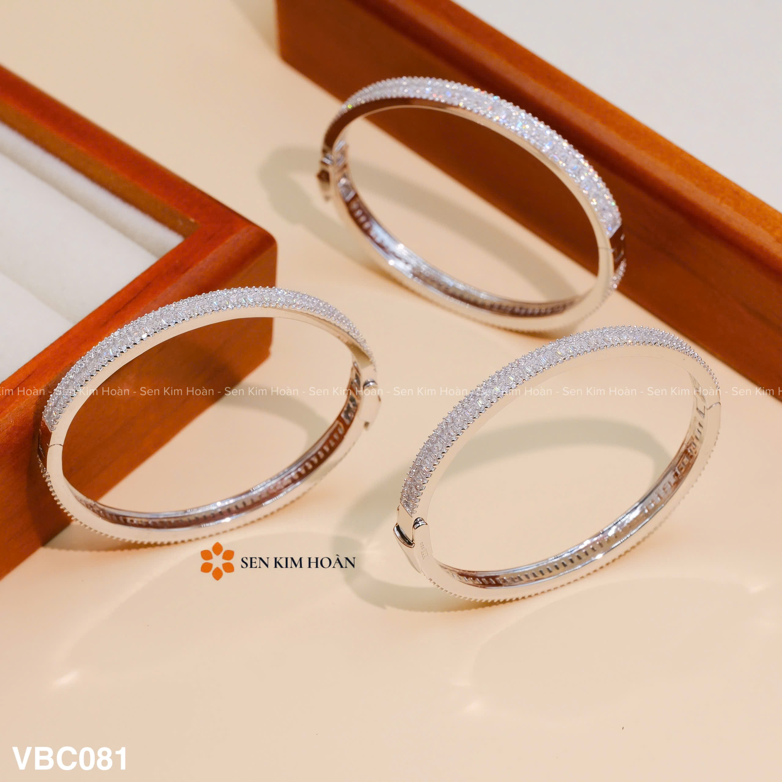 VÒNG TAY BARGET VIỀN XOÀN TẤM