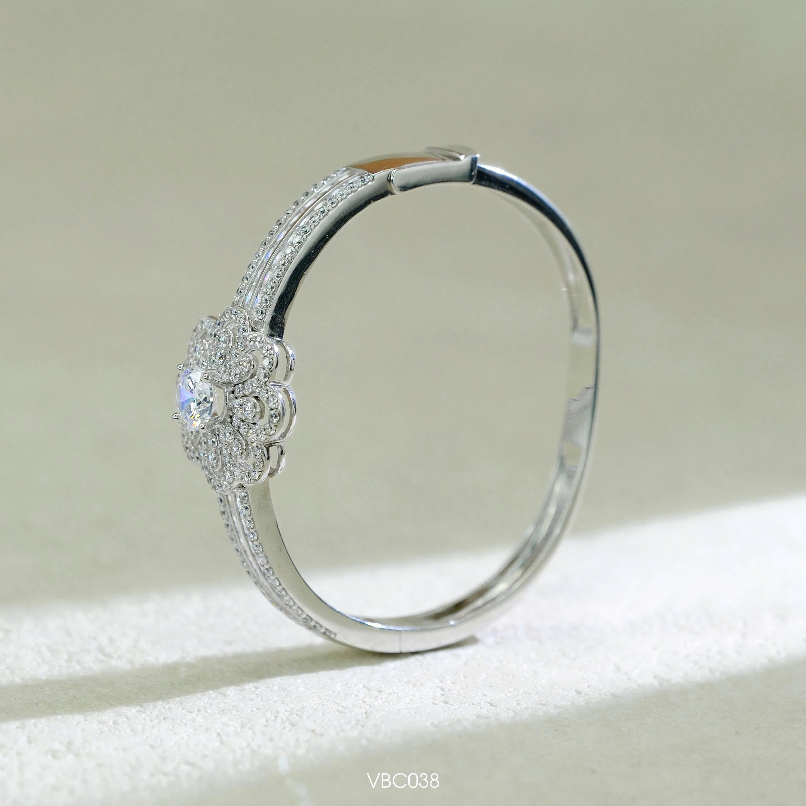 Vòng bạc đá CZ chủ 7li - SKH VBC038