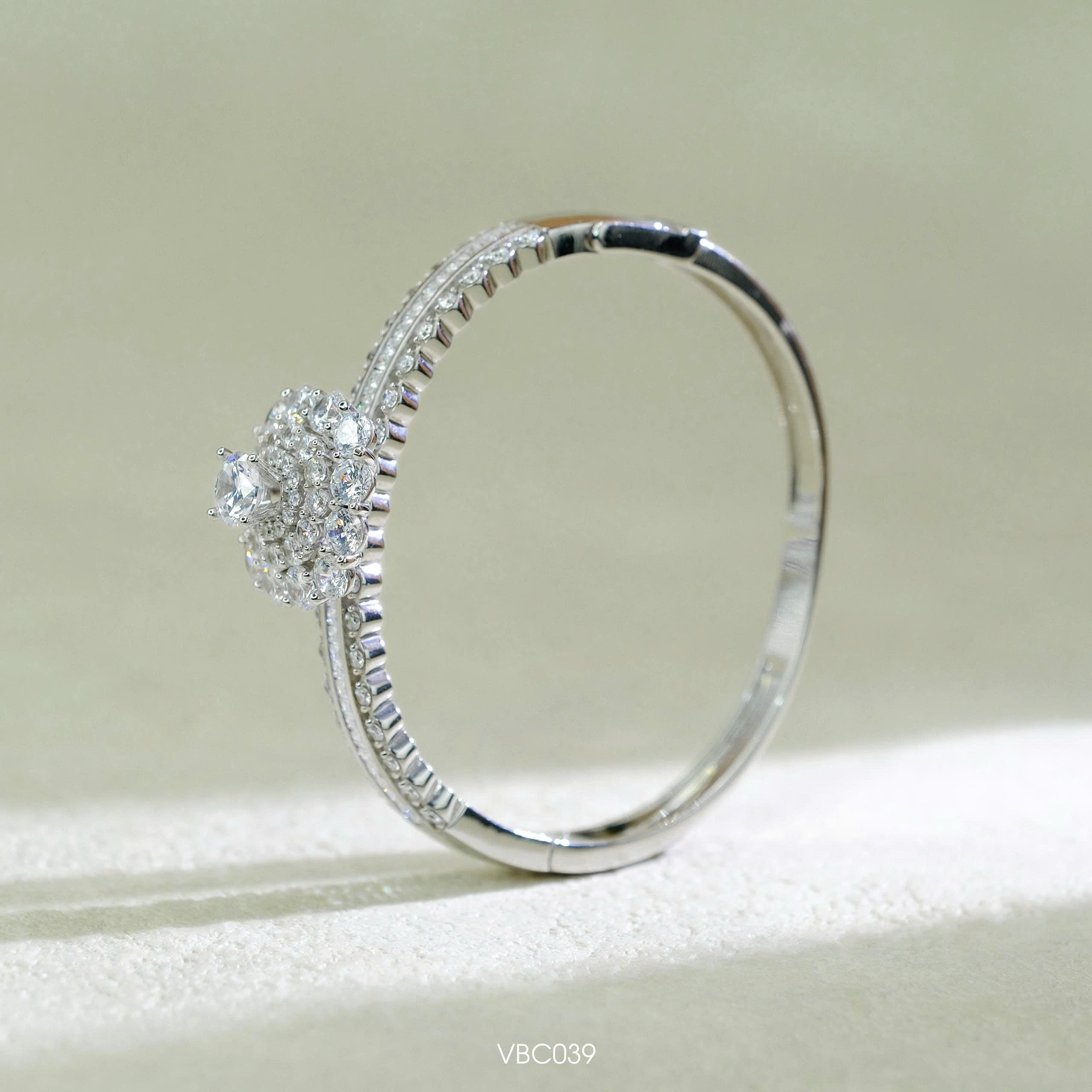 Vòng bạc đá CZ chủ 6li5 - SKH VBC039