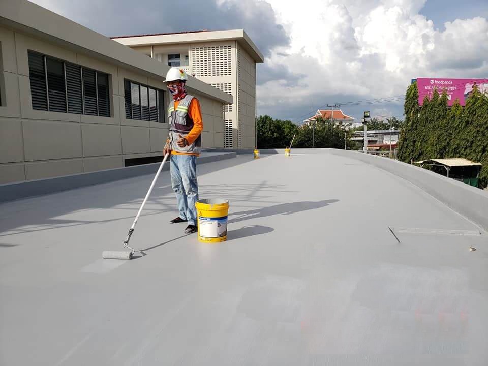 Sân thượng đã lát gạch bị thấm sau 2 năm sử dụng – Nguyên nhân và cách xử lý hiệu quả