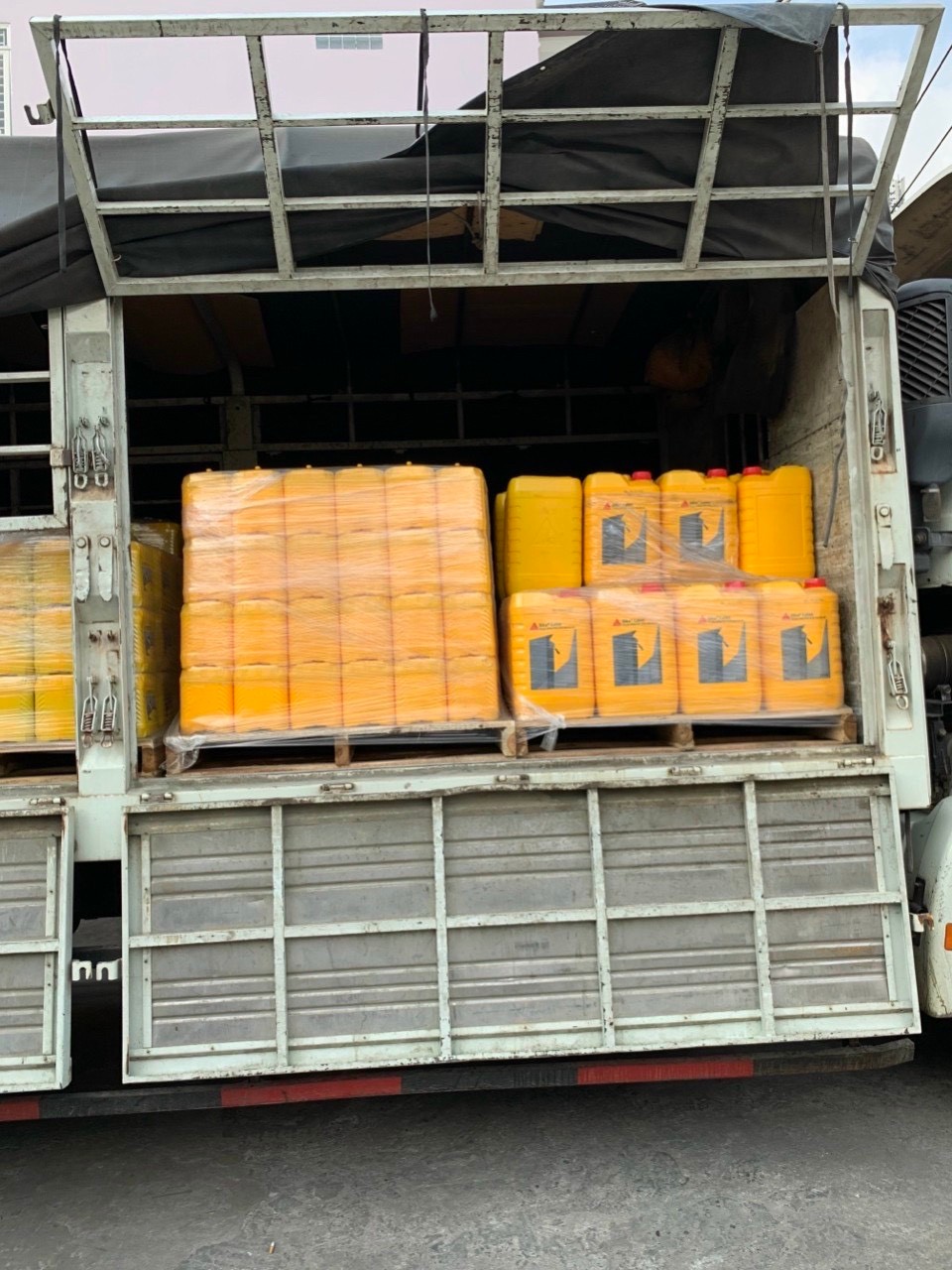 Can 25L Phụ Gia Siêu Dẻo Sikament R7 N Tăng Cường Độ và Độ Sụt Cho Bê Tông
