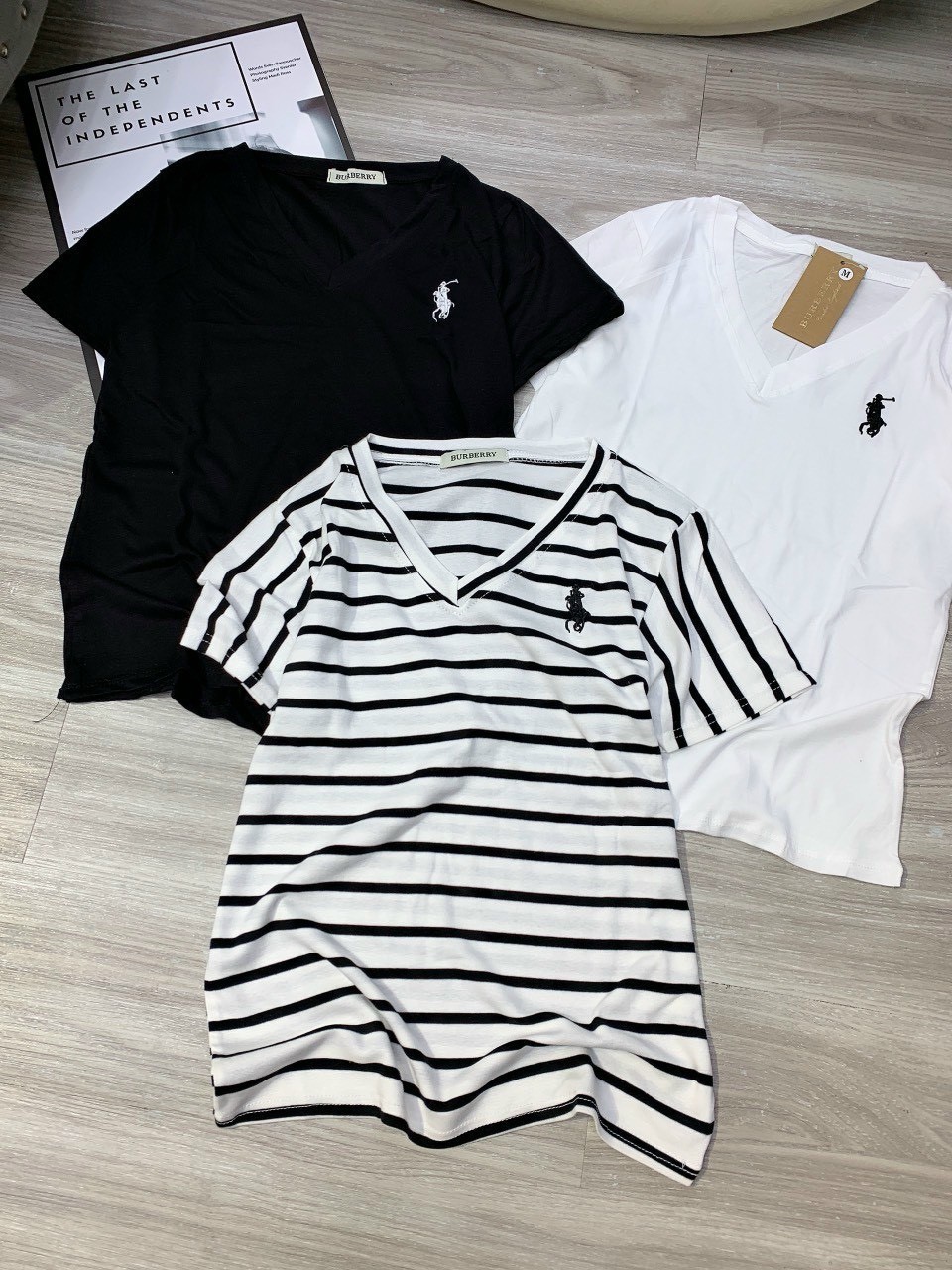Set 3 áo phông cổ tim kẻ đen trắng hot