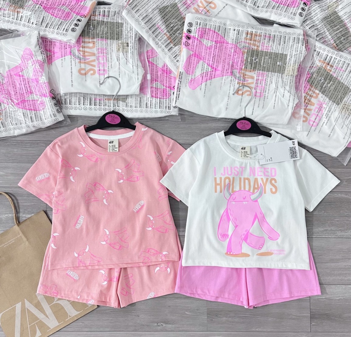 SET 2 BỘ HOLIDAY TRẮNG HỒNG BG