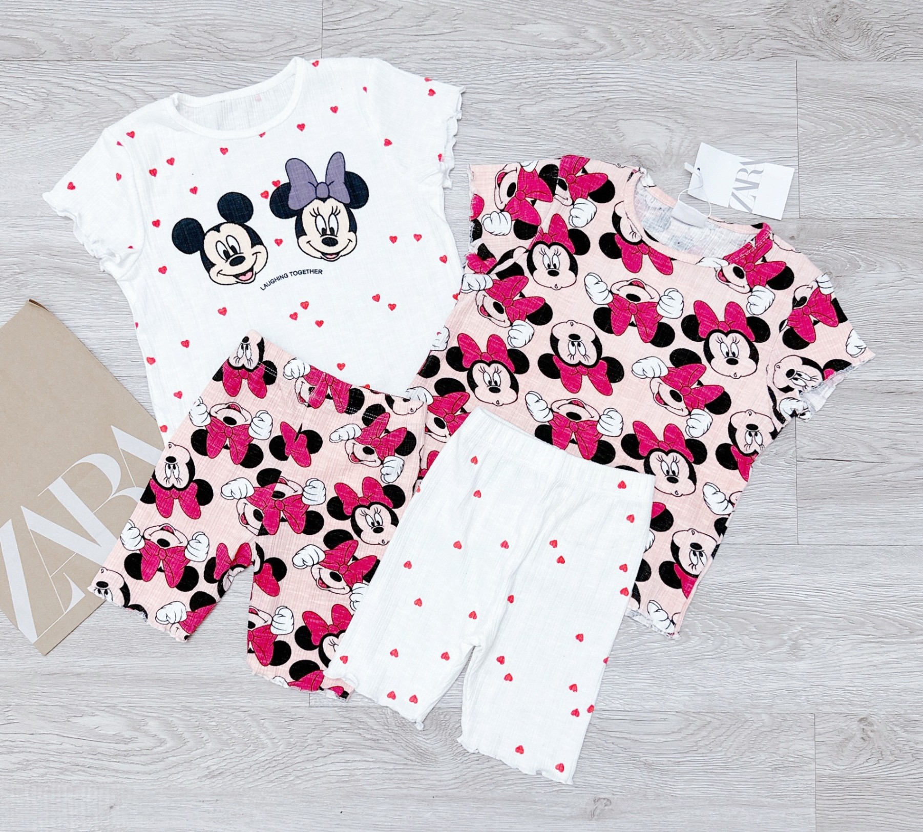 SET 2 BỘ MICKEY NỞ ĐỎ TIM TRẮNG VNXK