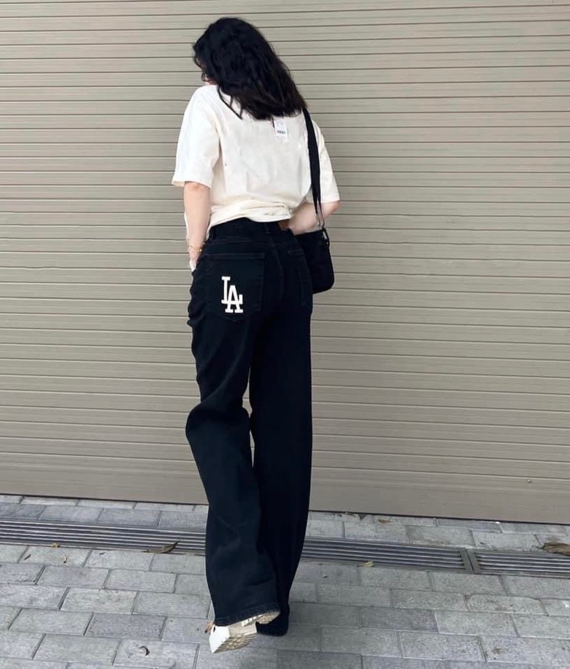 QUẦN JEAN ỐNG SUÔNG THÊU CHỮ LA