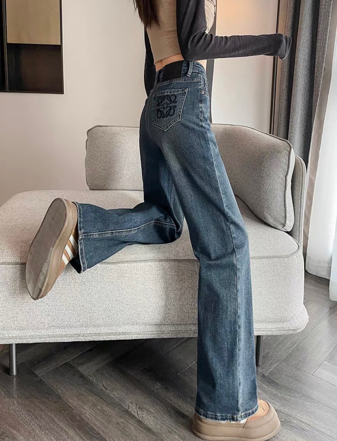 JEAN SUÔNG MÀI ĐẬM THÊU LOEWE ĐEN