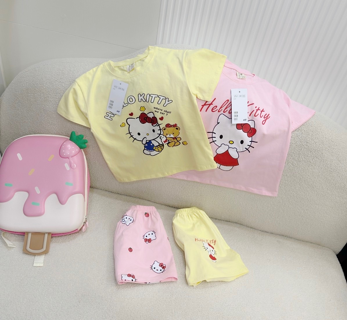 SET 2 BỘ HELLO KITTY HỒNG VÀNG