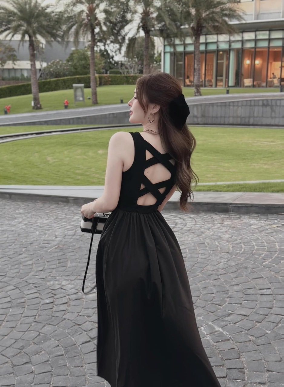 VÁY MAXI ĐEN ĐAN DÂY LƯNG