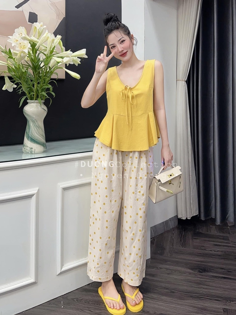 ÁO SÁT NÁCH VÀNG MIX QUẦN CHẤM BI