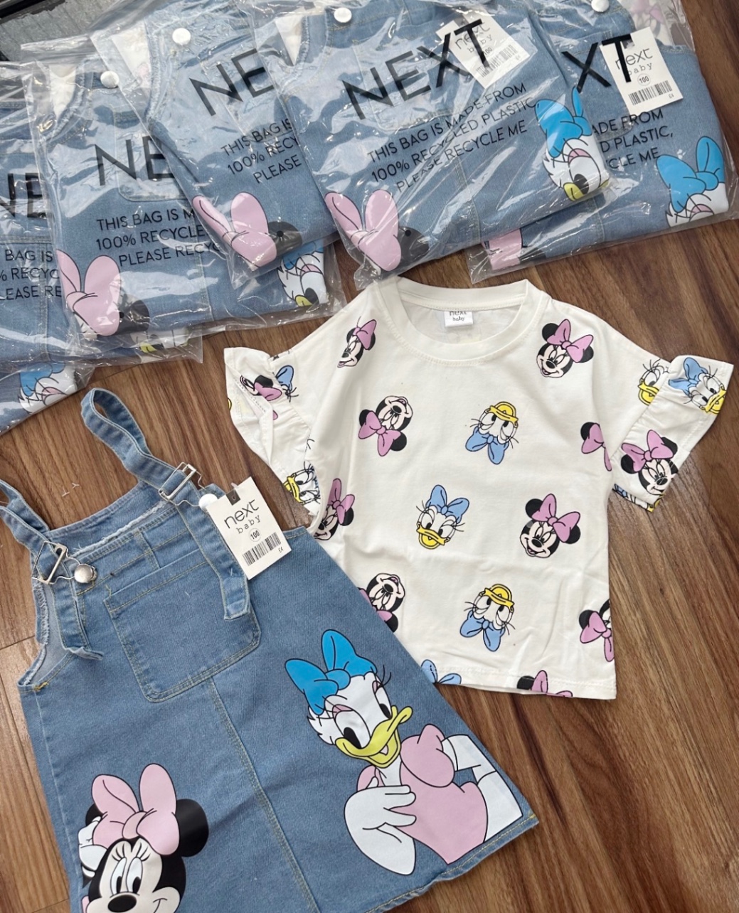 YẾM VỊT MICKEY KÈM ÁO TRẮNG