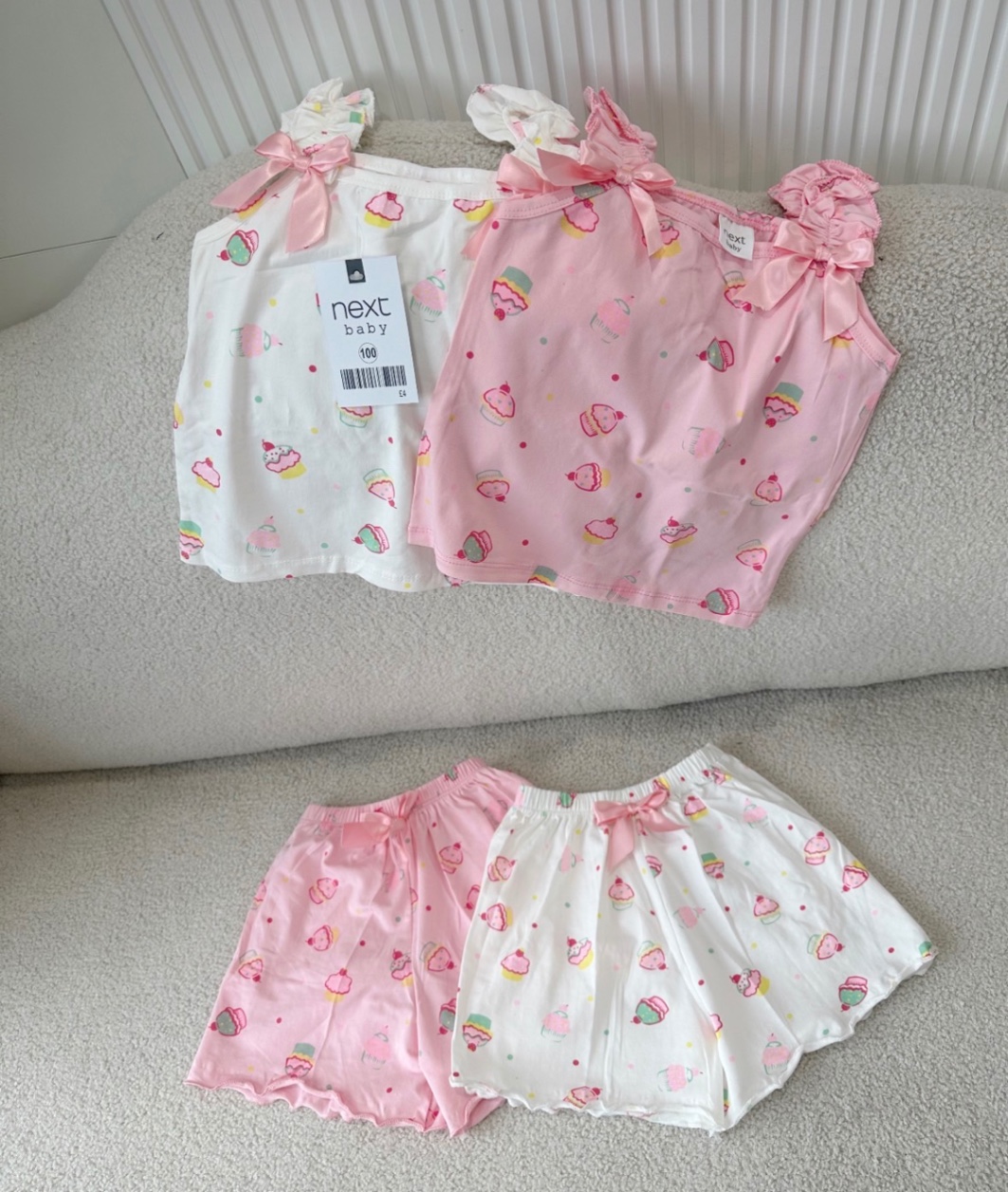 SET 2 BỘ BÁNH KEM NƠ SÁT NÁCH