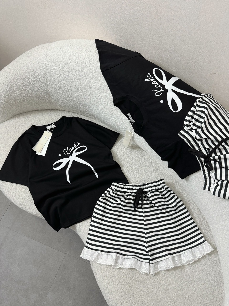 SET ÁO ĐEN MIX QUẦN NƠ KẺ