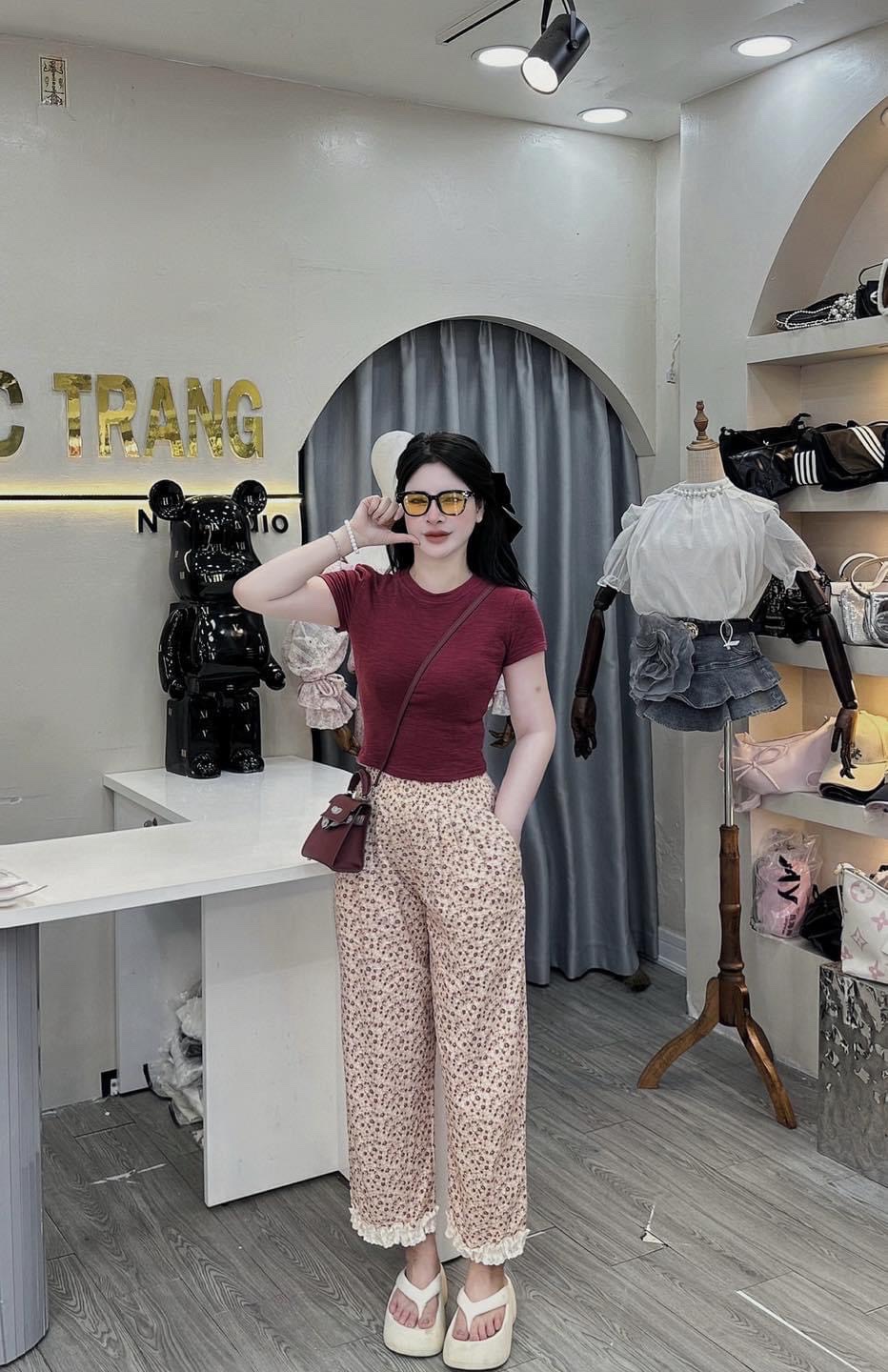 ÁO TĂM ĐỎ MIX QUẦN HOA NHÍ