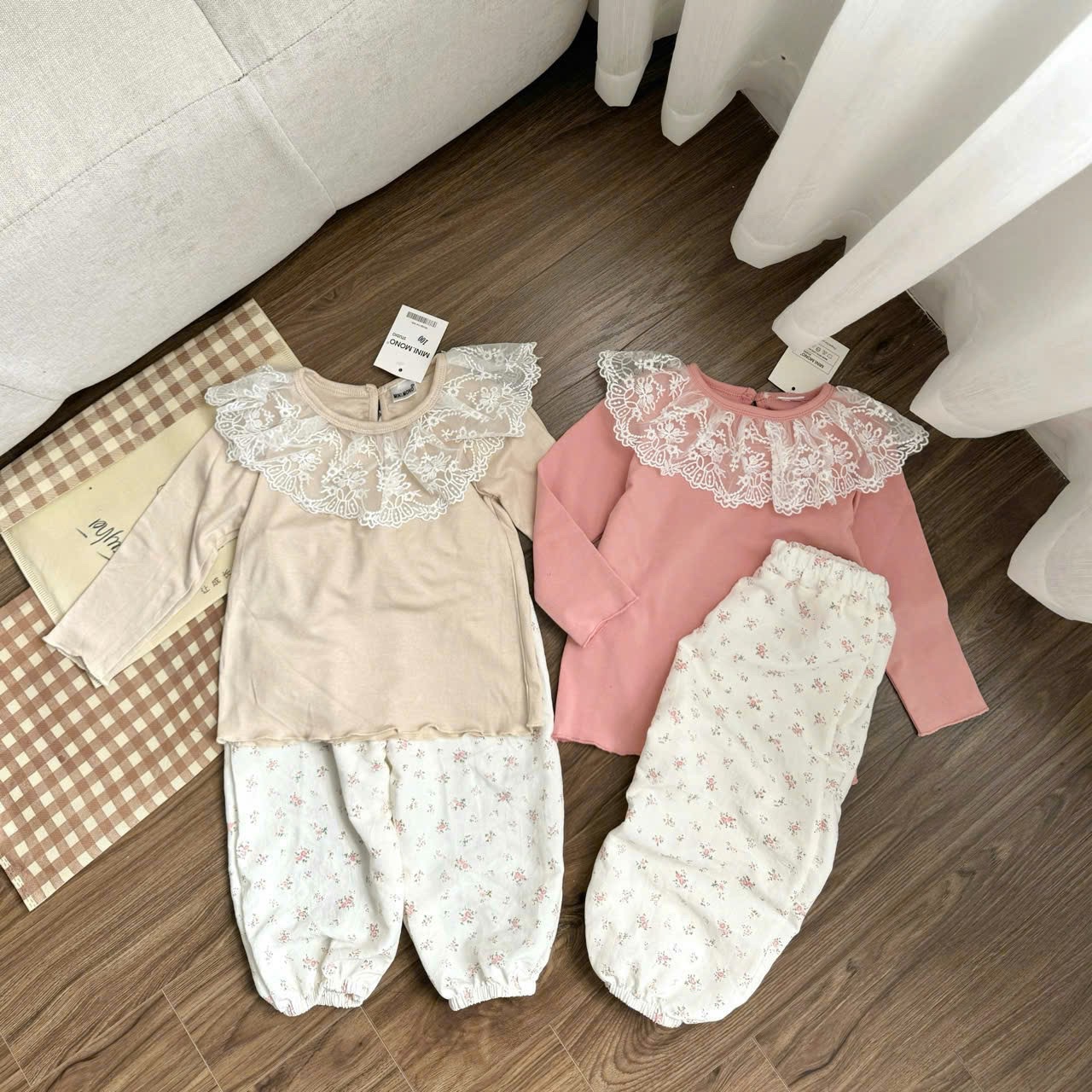 set 2b cổ ren quần hoa