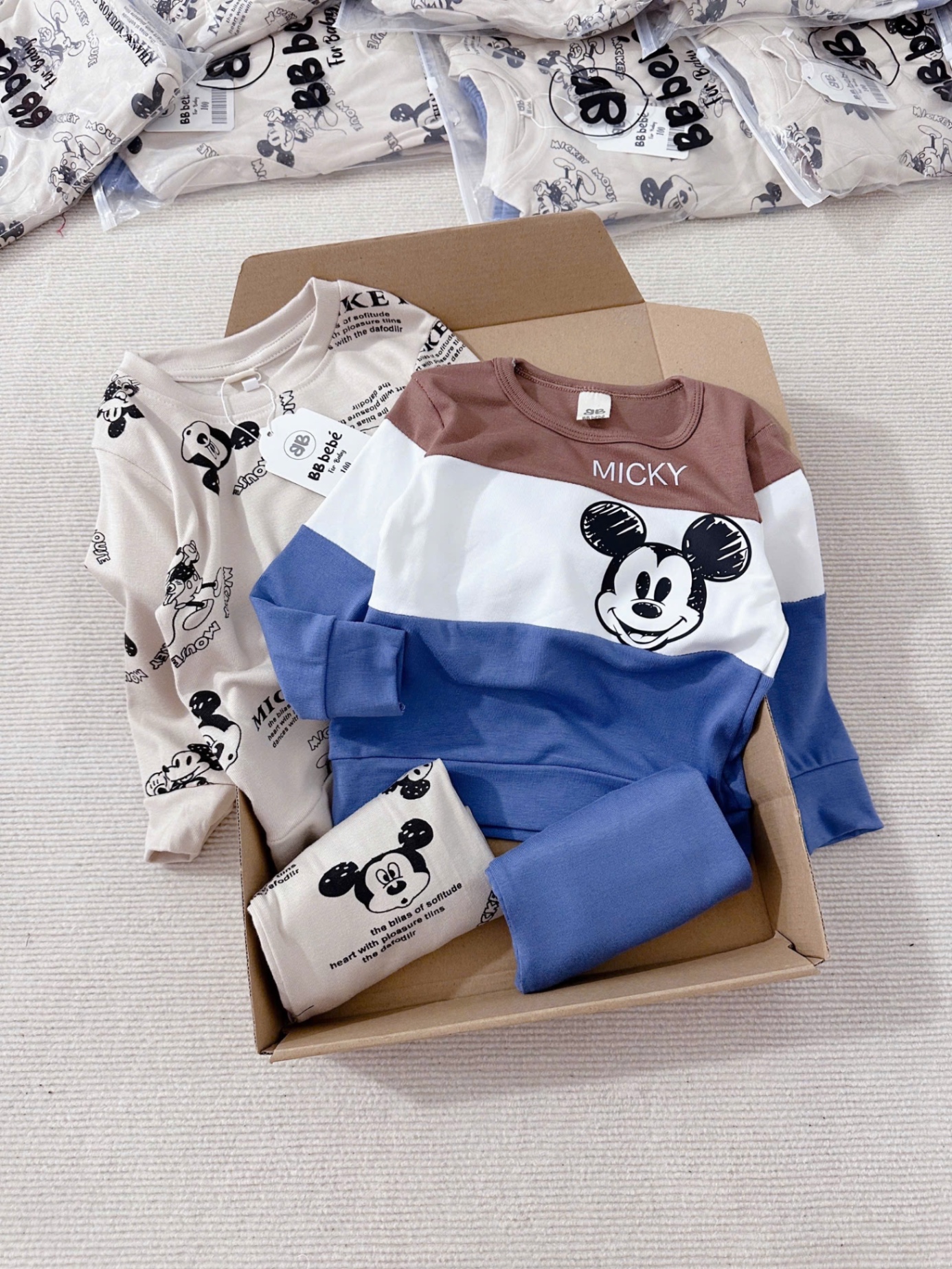 set 2b mickey tone xanh