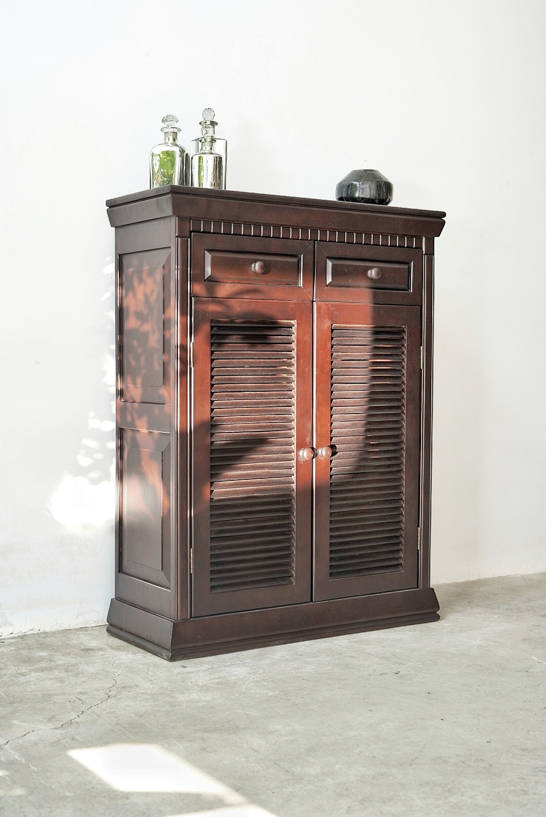 Dark Brown Rubber Wood Shoe Cabinet