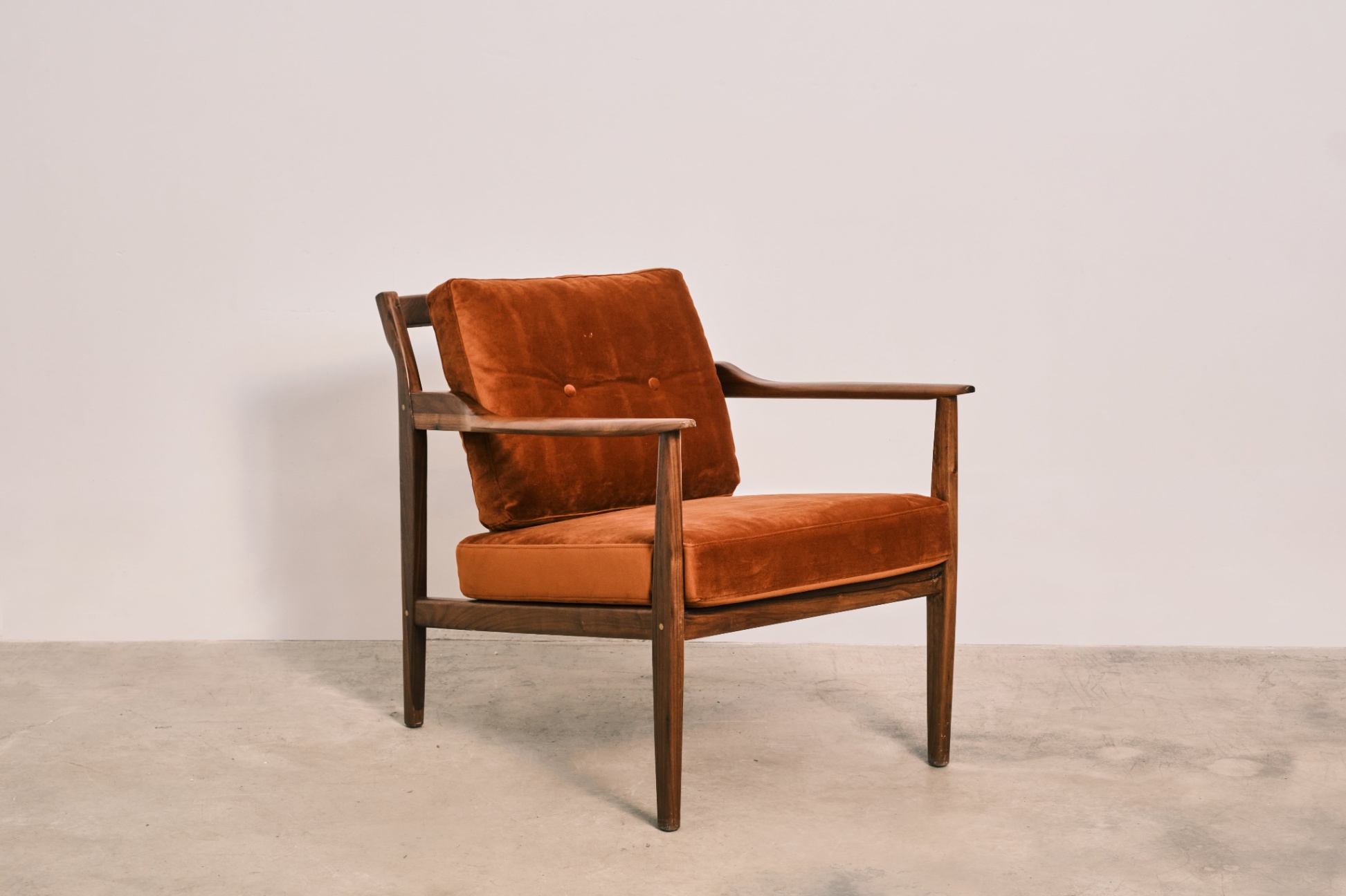 Undra Lounge Chair 38