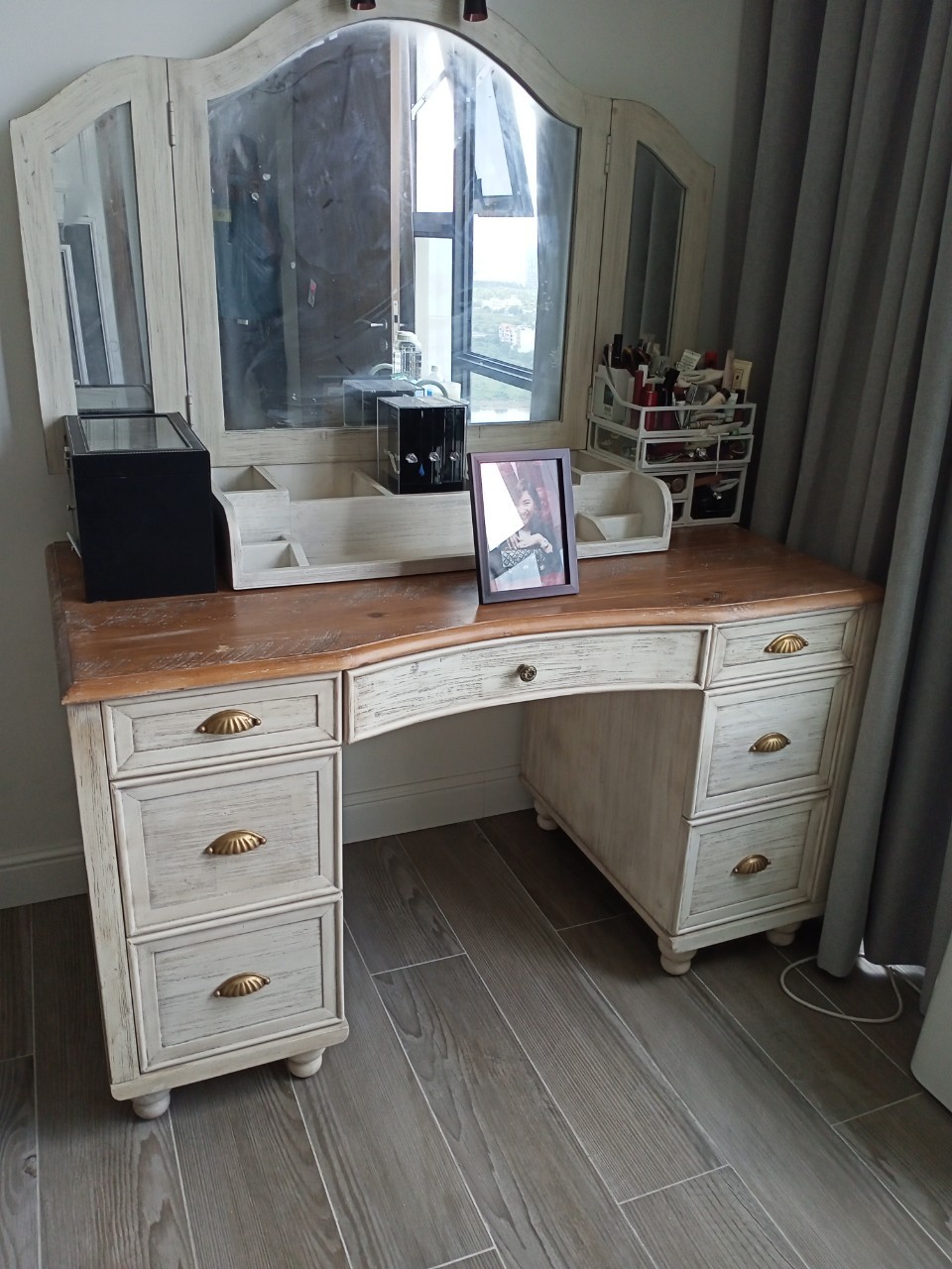 Dressing Table 21